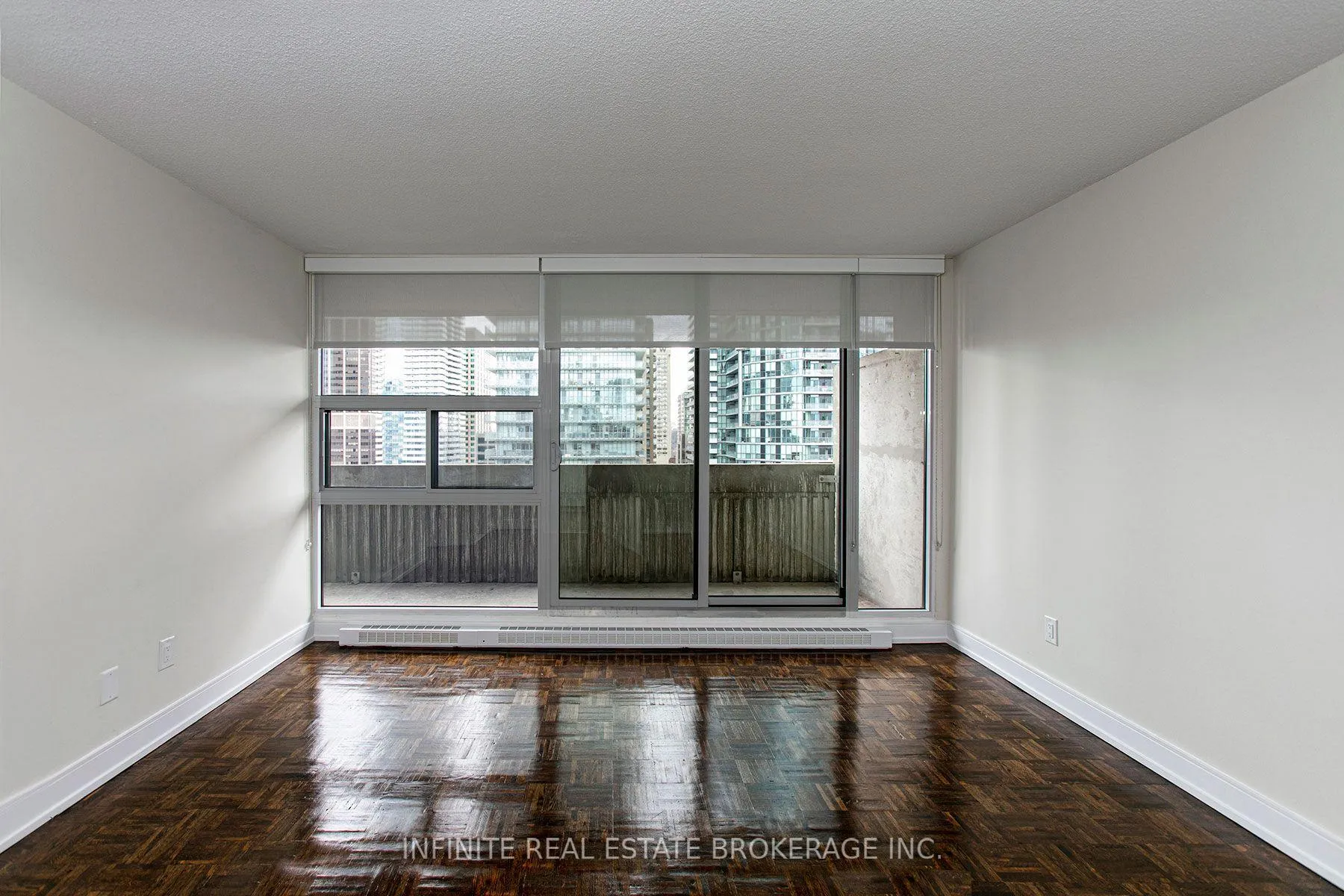 Photo 4 of Unit 1712, 33 Isabella Street, Toronto, Church-Yonge Corridor — HOMEH