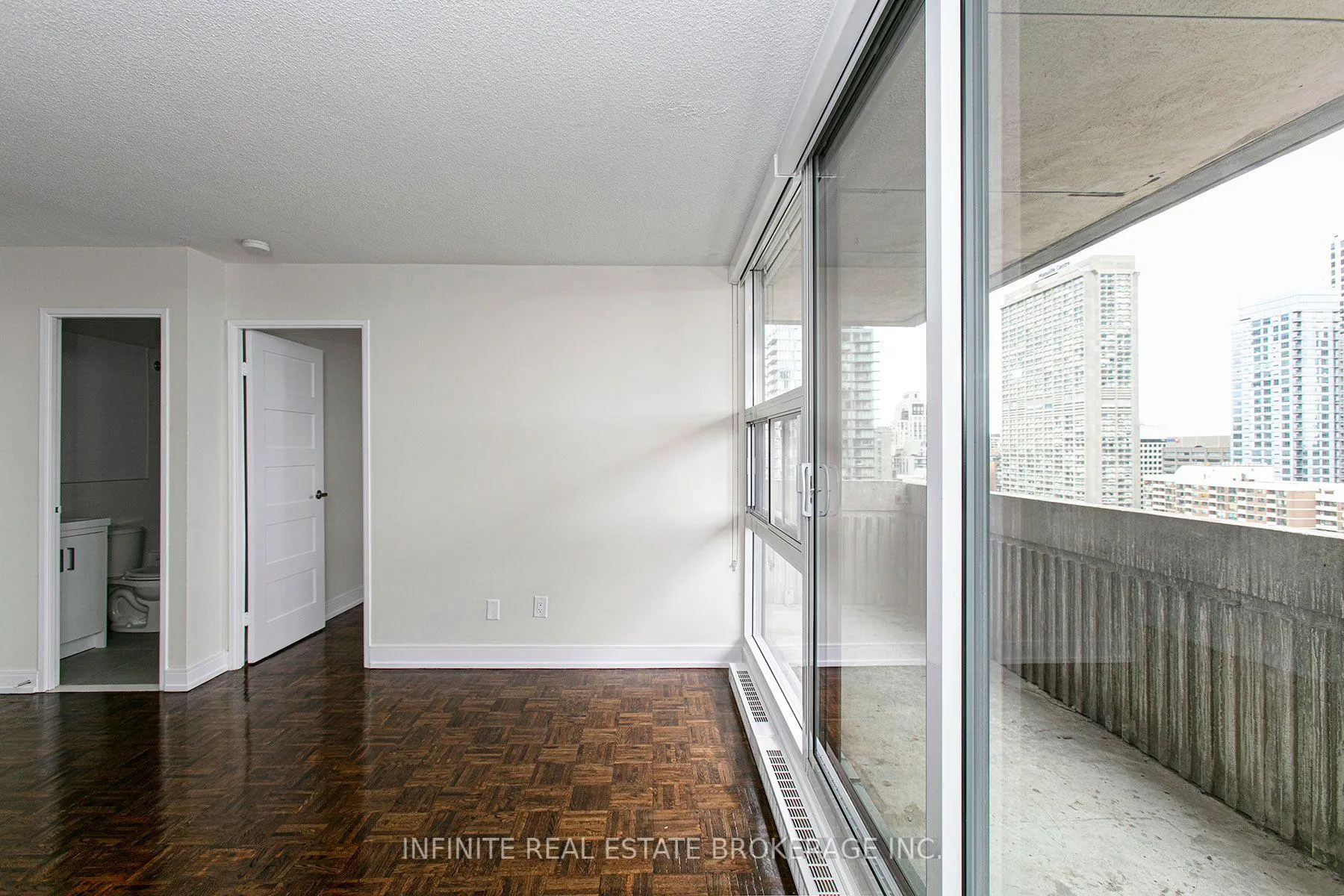 Photo 5 of Unit 1712, 33 Isabella Street, Toronto, Church-Yonge Corridor — HOMEH