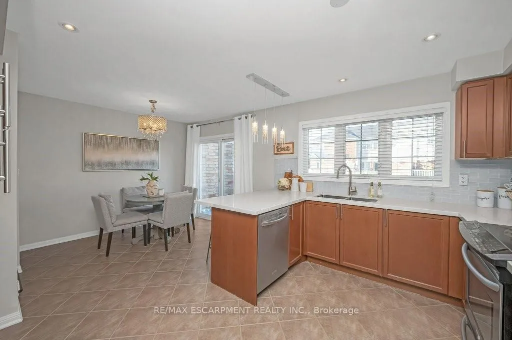 Photo 15 of 3140 Edgar Avenue, Burlington, Alton — HOMEH