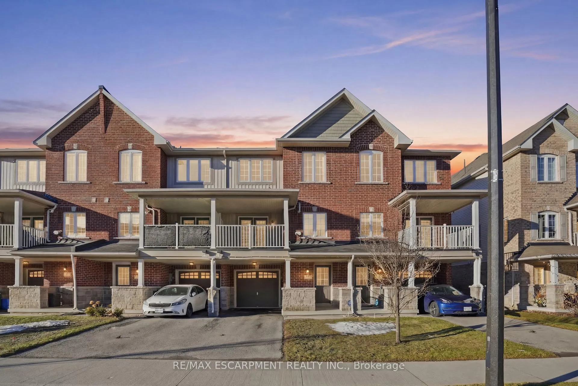 Photo 1 of 13 Hiscott Drive, Hamilton, Waterdown — HOMEH