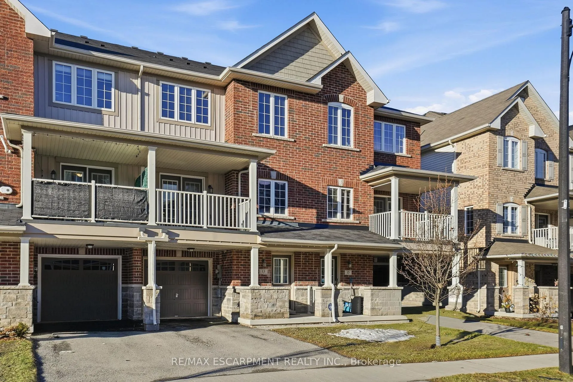 Photo 2 of 13 Hiscott Drive, Hamilton, Waterdown — HOMEH