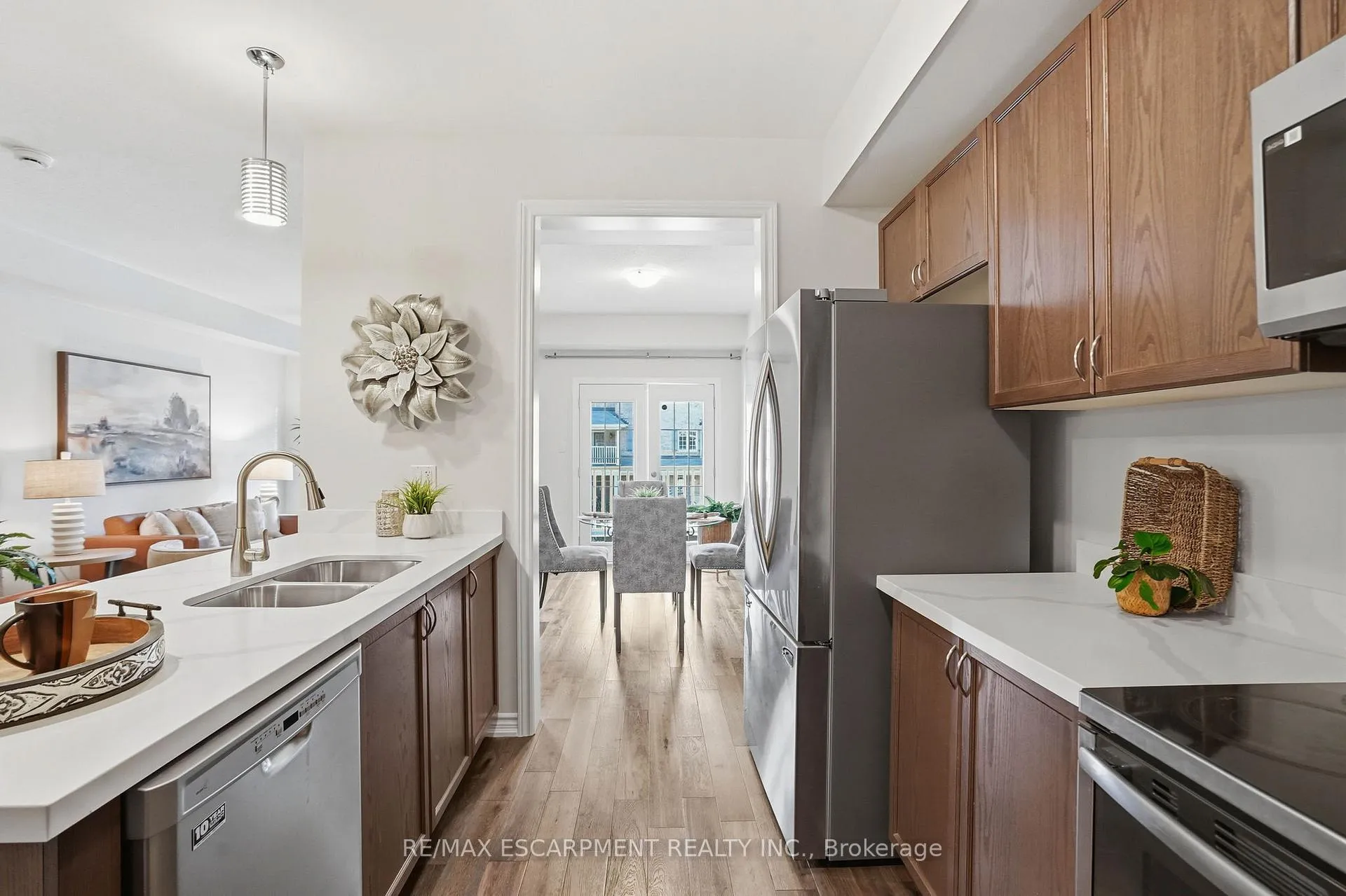 Photo 16 of 13 Hiscott Drive, Hamilton, Waterdown — HOMEH