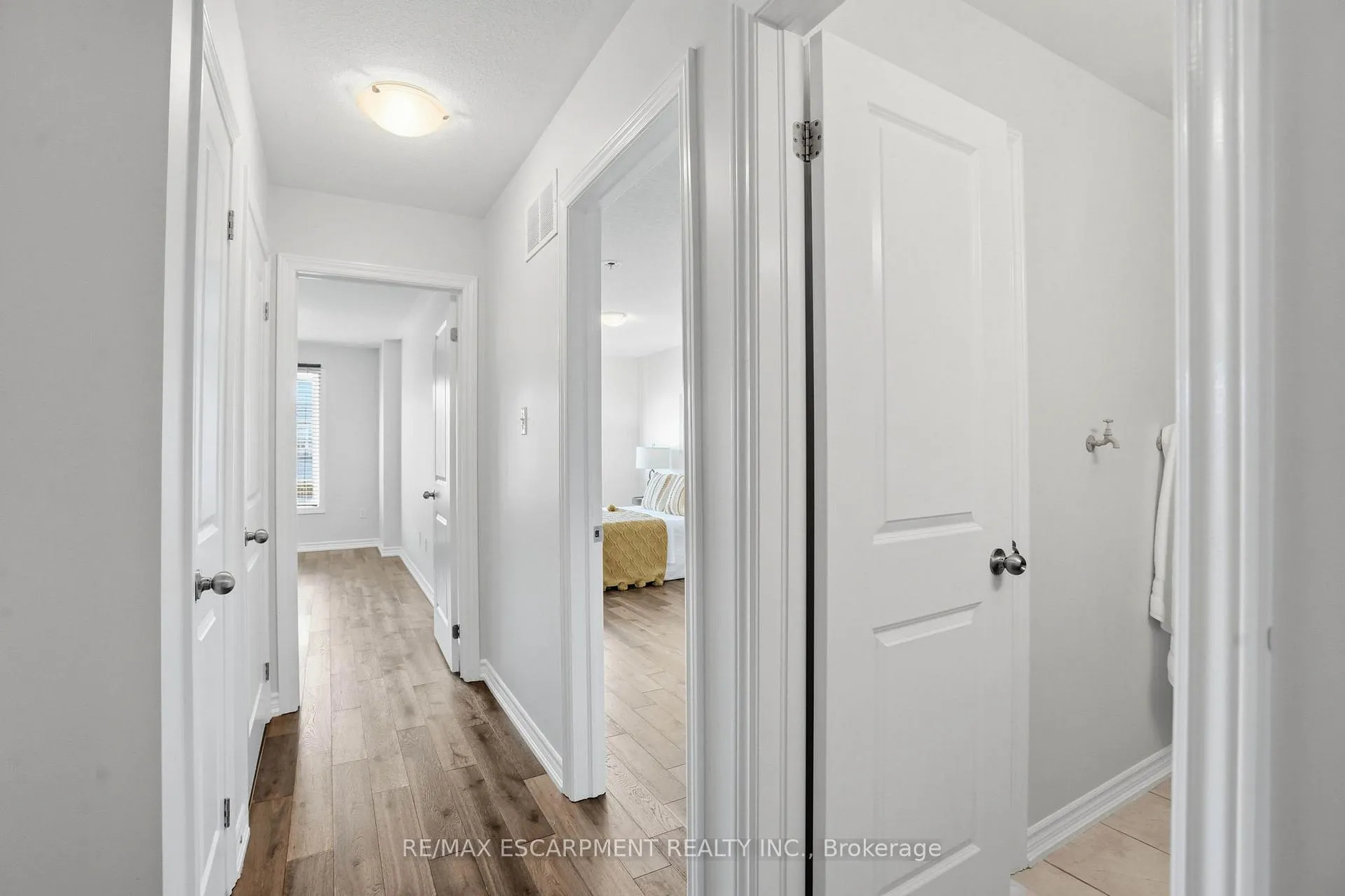 Photo 18 of 13 Hiscott Drive, Hamilton, Waterdown — HOMEH
