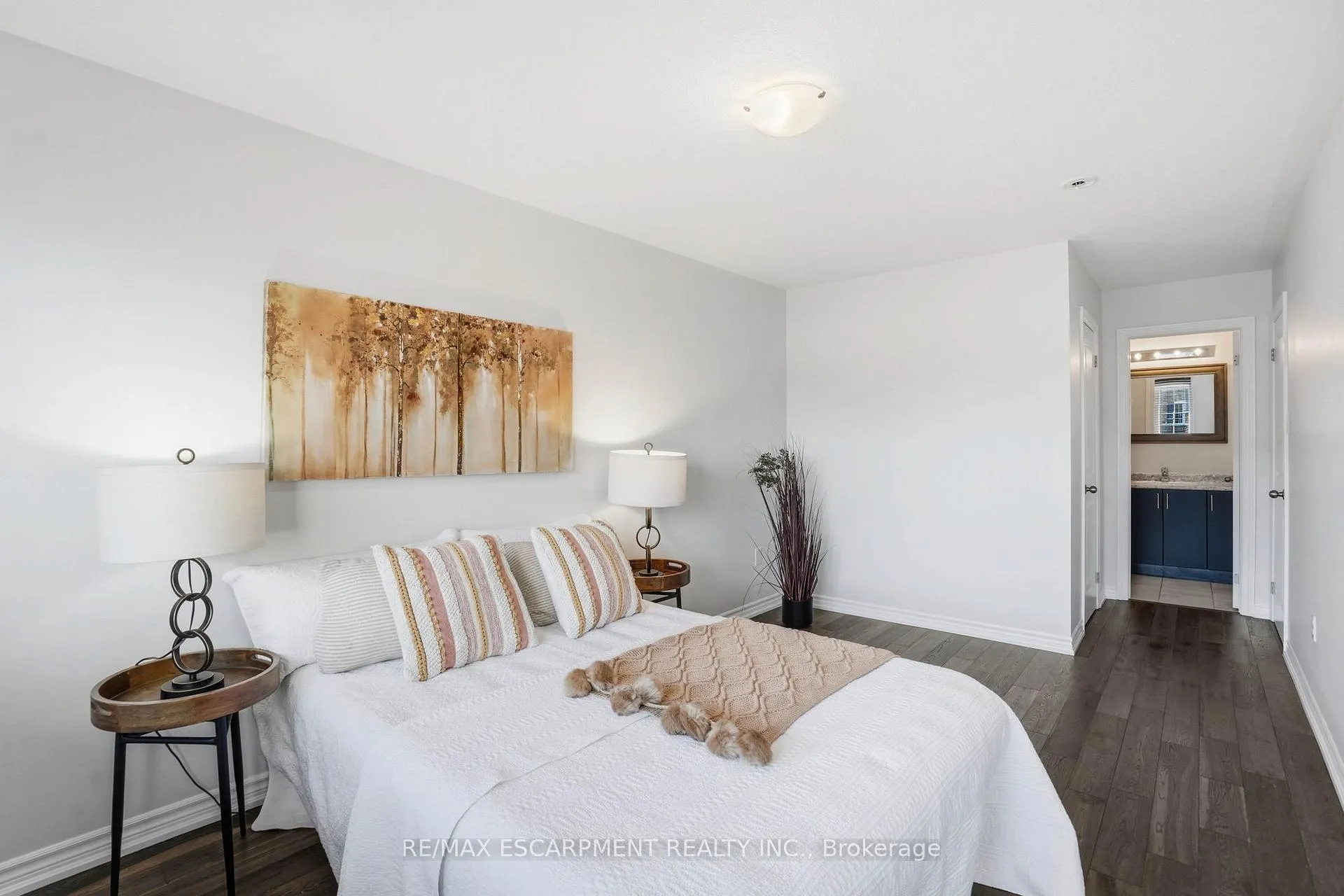 Photo 21 of 13 Hiscott Drive, Hamilton, Waterdown — HOMEH