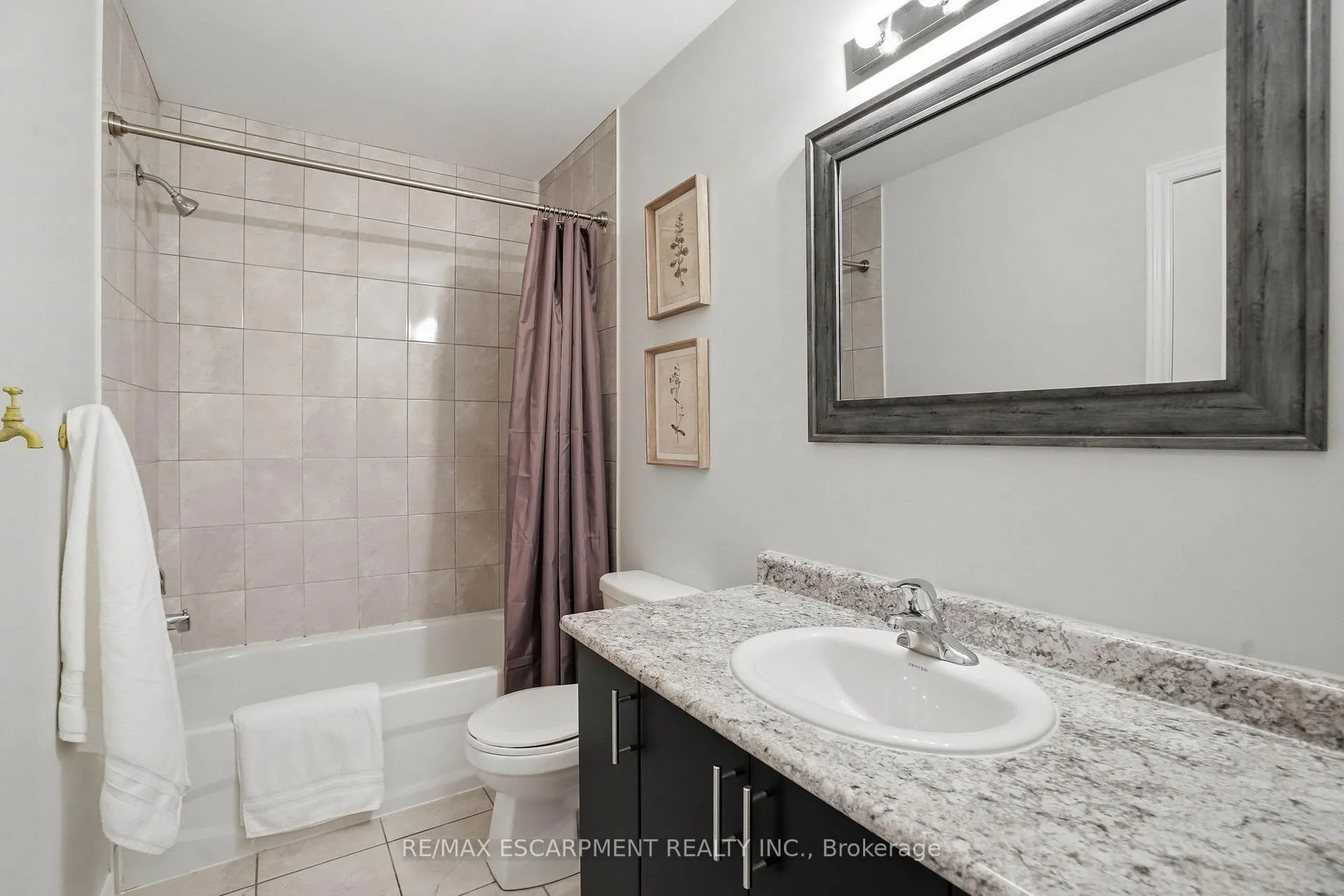 Photo 22 of 13 Hiscott Drive, Hamilton, Waterdown — HOMEH
