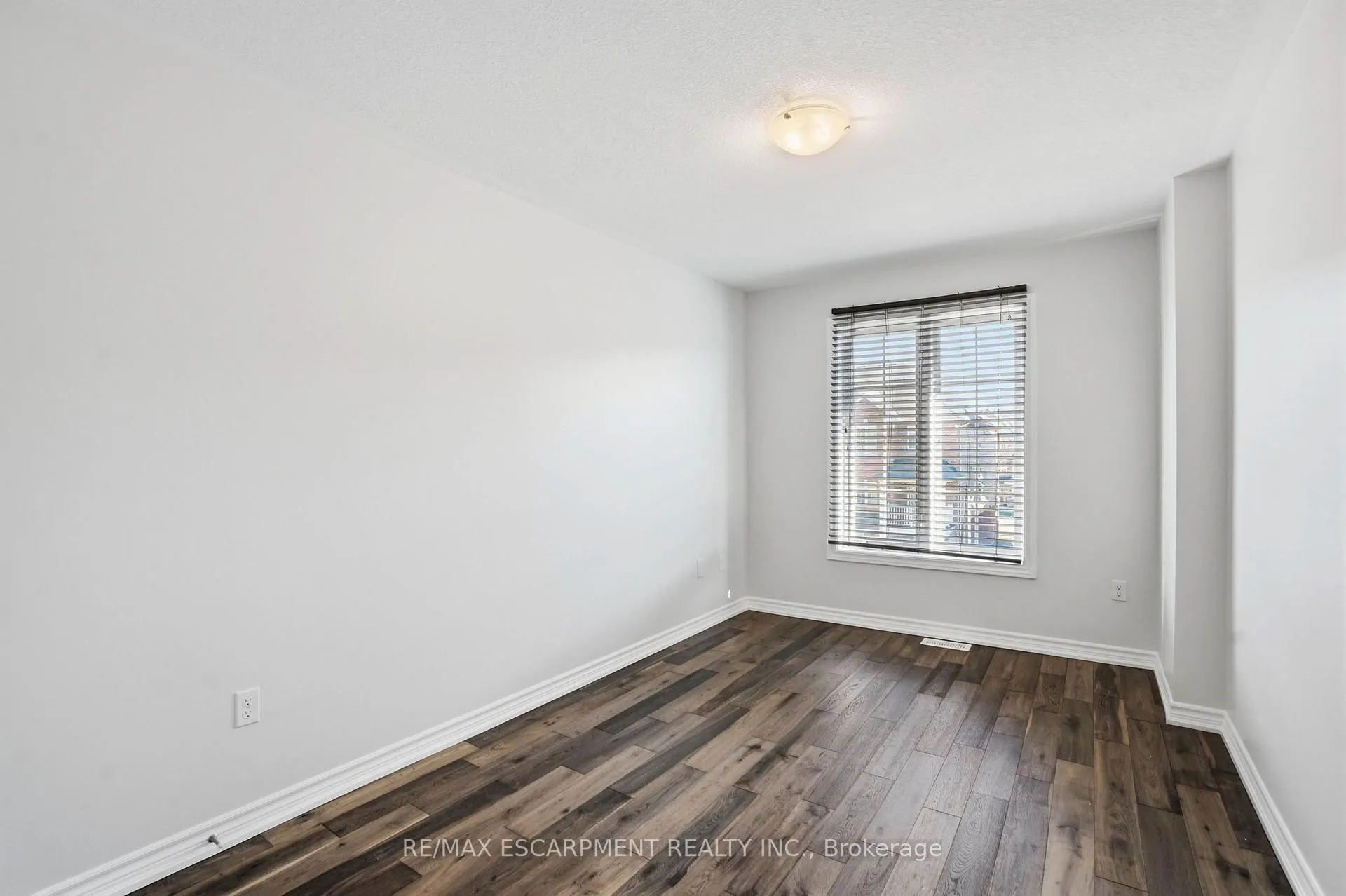 Photo 23 of 13 Hiscott Drive, Hamilton, Waterdown — HOMEH