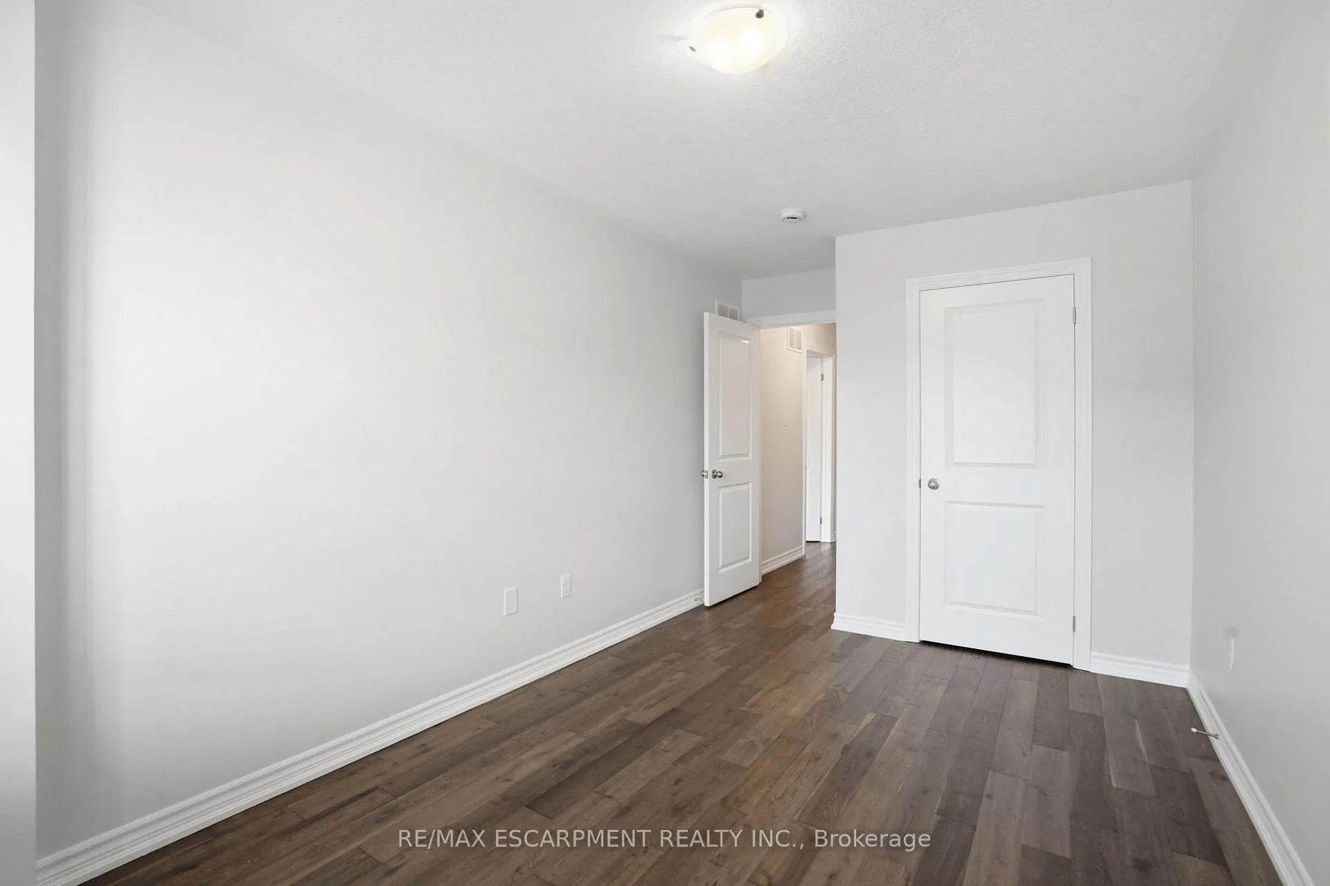 Photo 24 of 13 Hiscott Drive, Hamilton, Waterdown — HOMEH