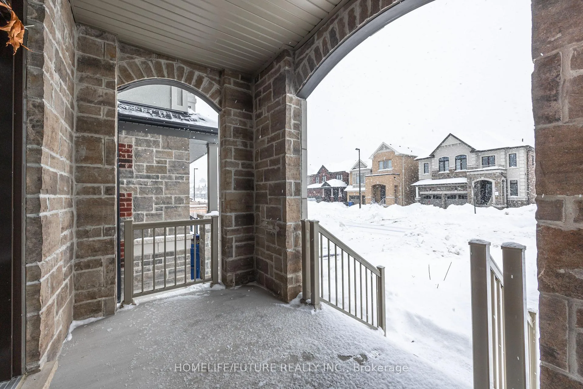Photo 4 of 357 Danny Wheeler Boulevard, Georgina, Keswick North — HOMEH