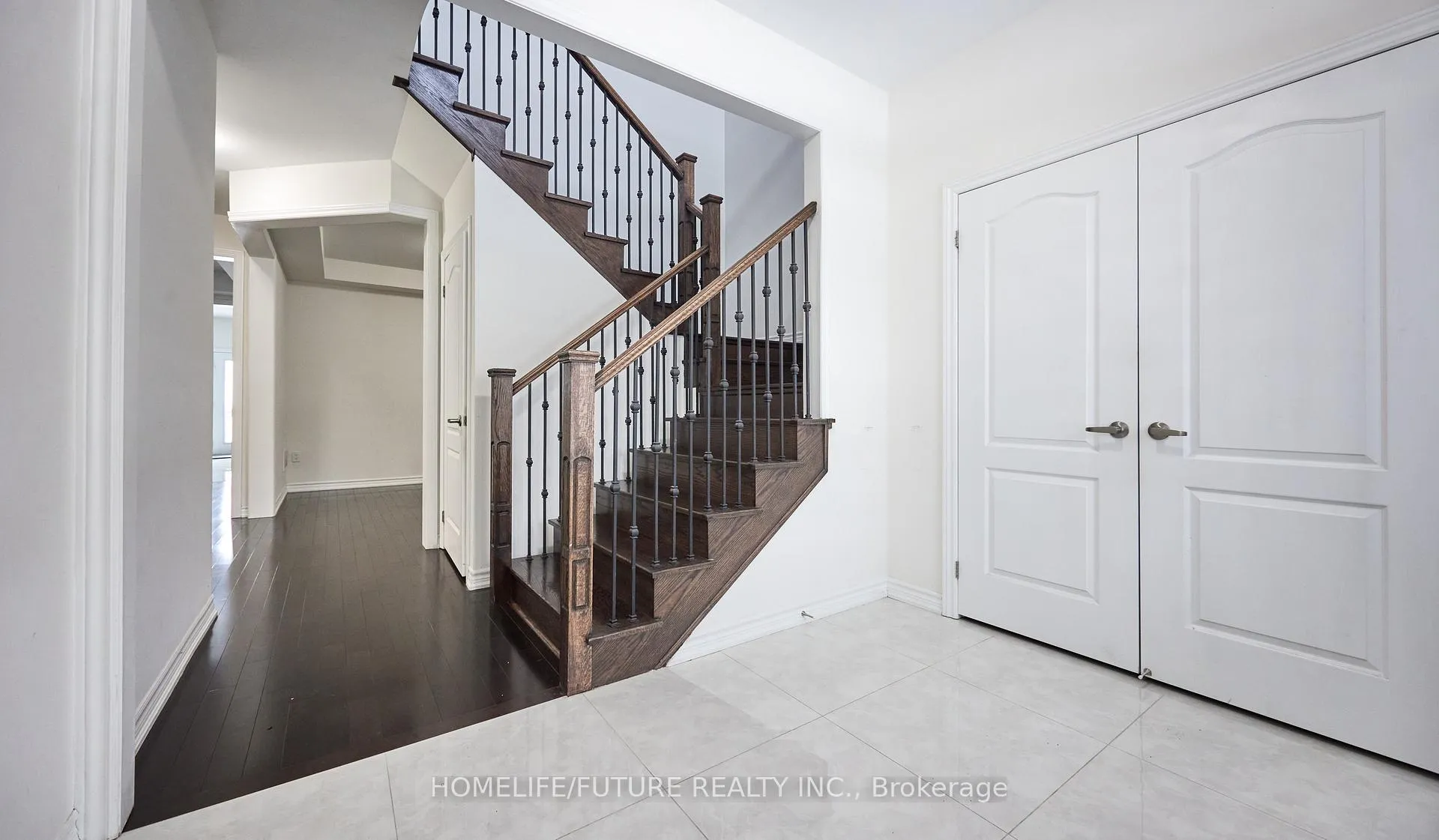 Photo 5 of 357 Danny Wheeler Boulevard, Georgina, Keswick North — HOMEH