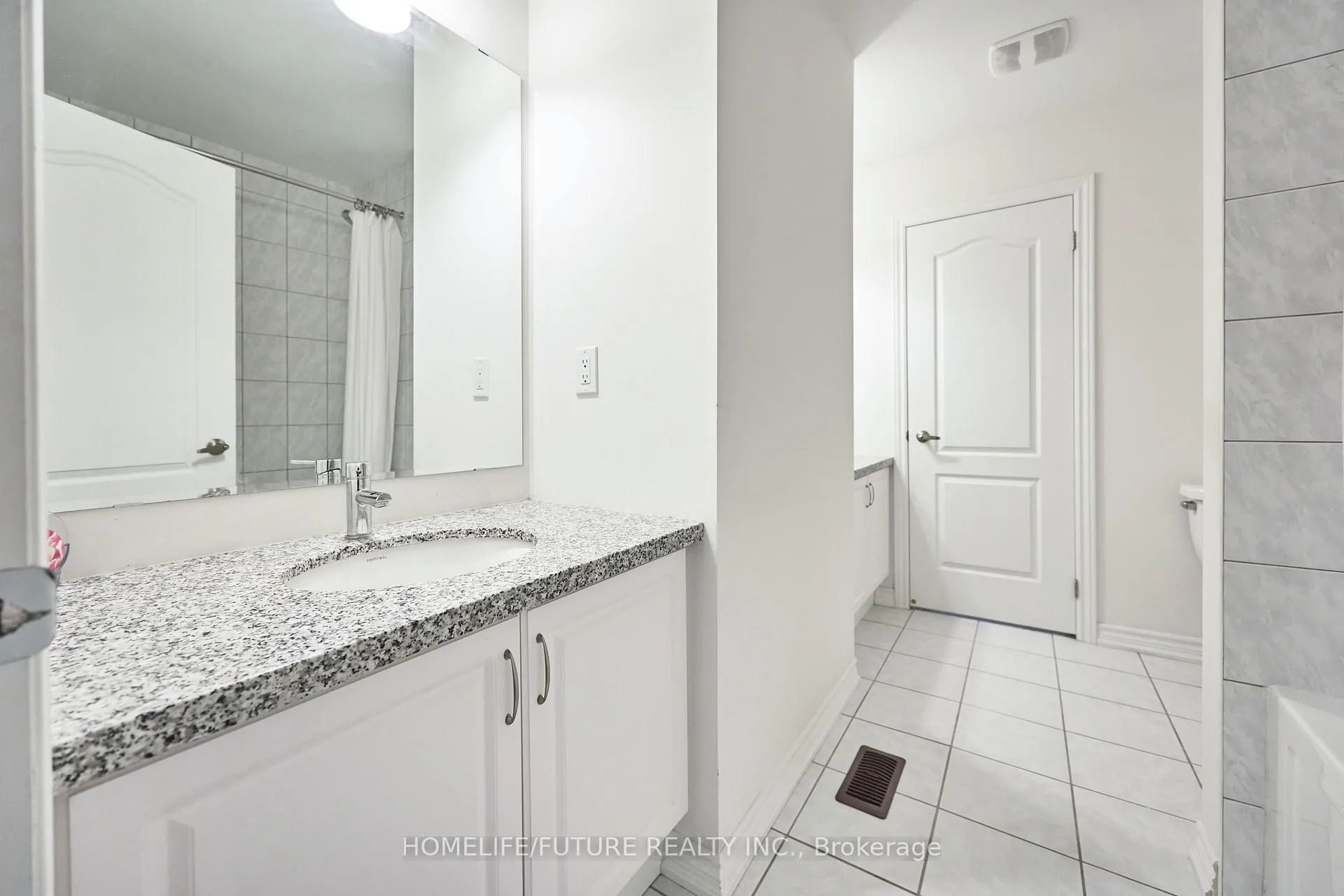 Photo 32 of 357 Danny Wheeler Boulevard, Georgina, Keswick North — HOMEH