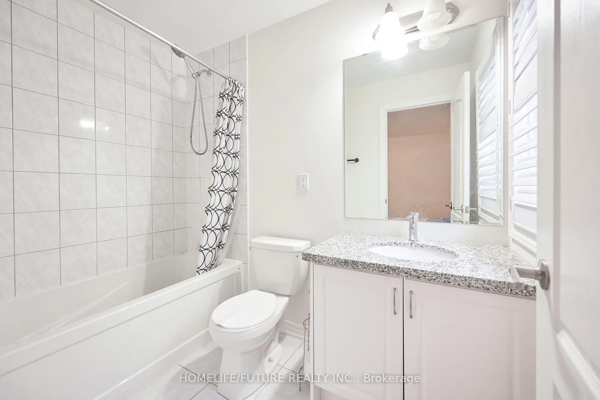 Photo 39 of 357 Danny Wheeler Boulevard, Georgina, Keswick North — HOMEH