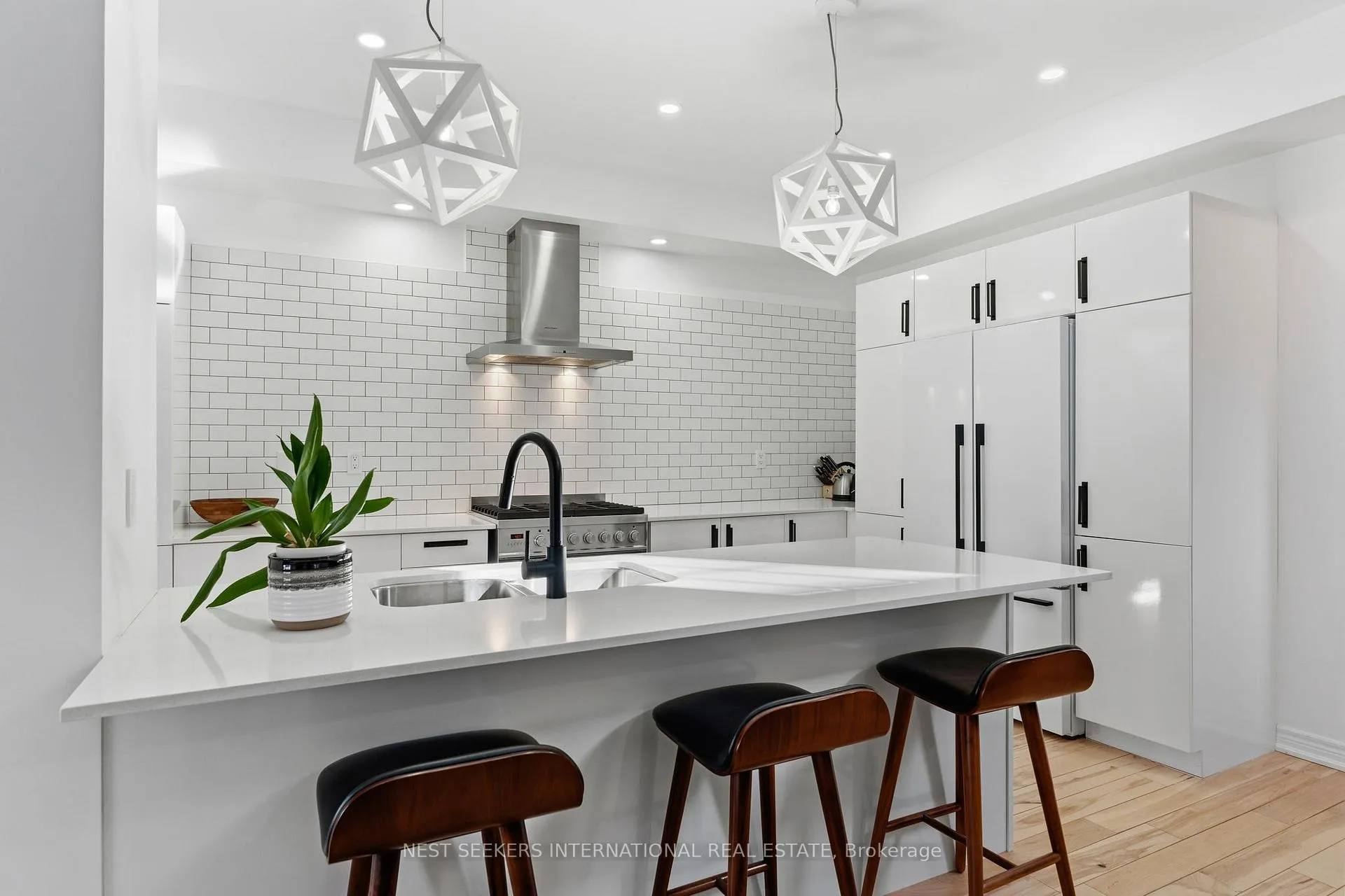 Photo 7 of 22 Forest Heights Crescent, Orillia — HOMEH