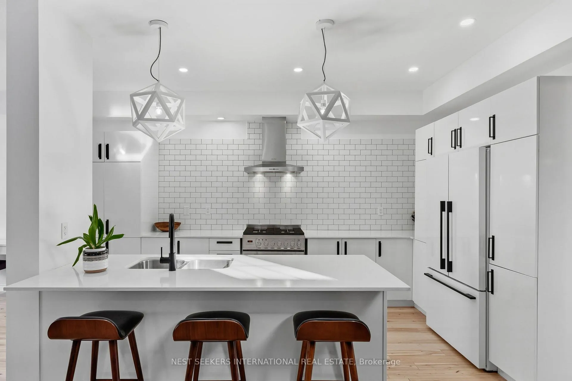 Photo 8 of 22 Forest Heights Crescent, Orillia — HOMEH