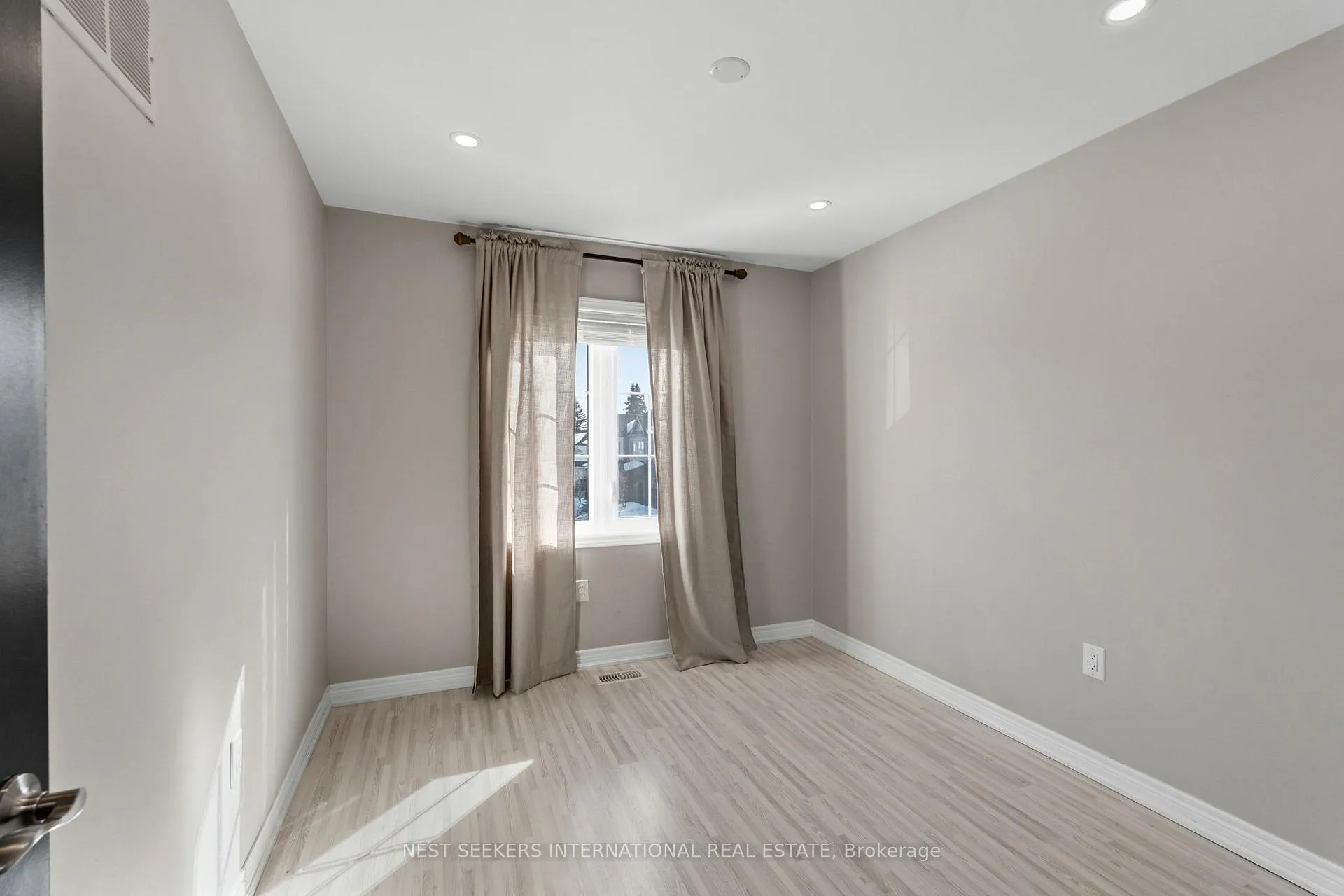 Photo 24 of 22 Forest Heights Crescent, Orillia — HOMEH