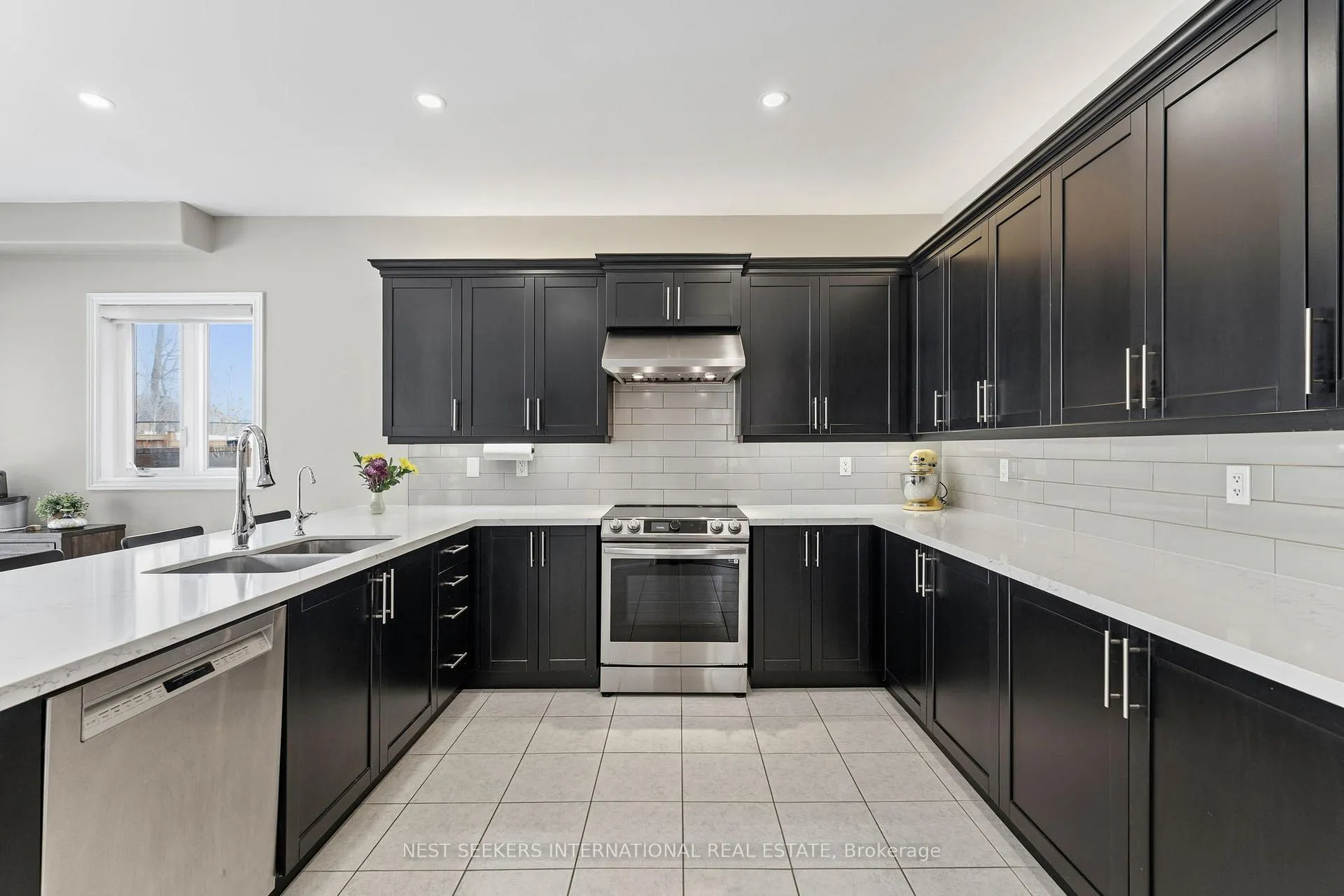 Photo 9 of 2998 Annalysse Drive, Orillia — HOMEH
