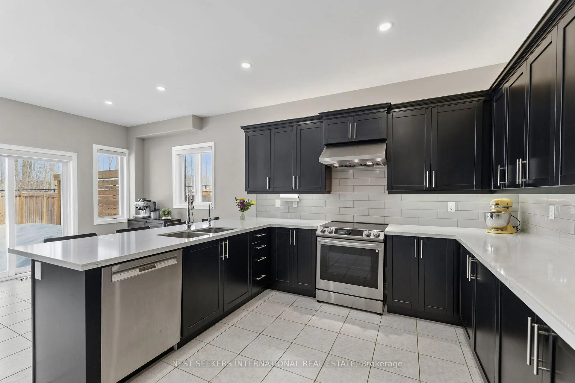 Photo 10 of 2998 Annalysse Drive, Orillia — HOMEH