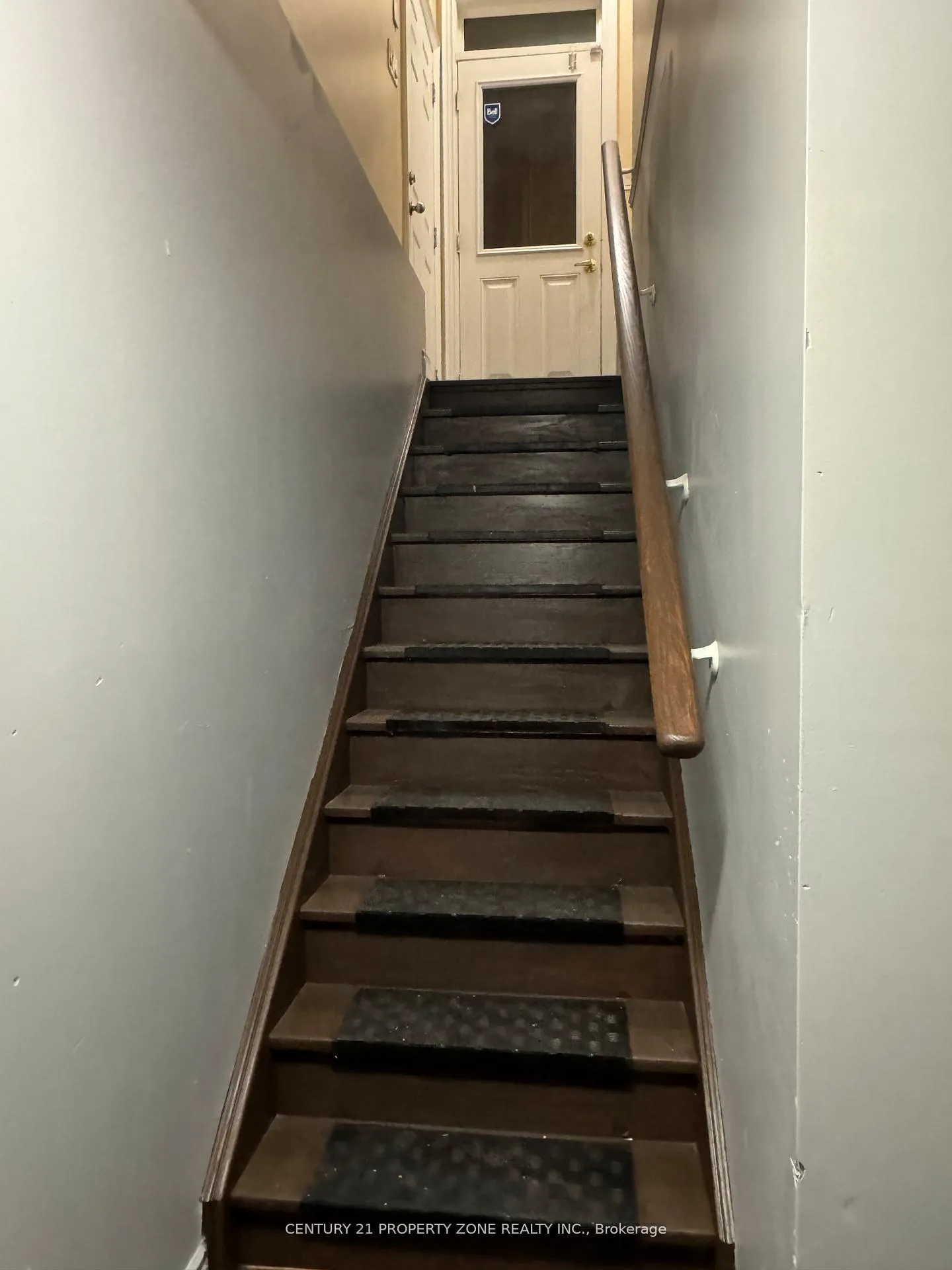 Photo 4 of Unit Bsmt, 23 Royal West Drive, Brampton, Credit Valley — HOMEH