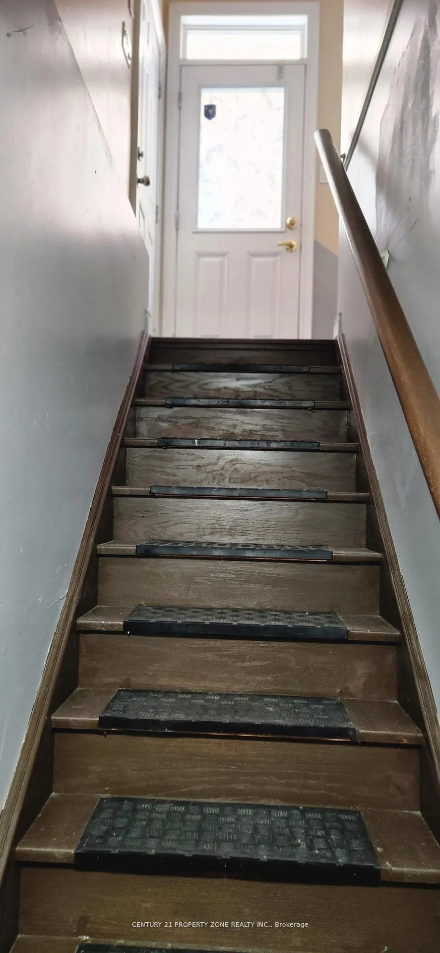 Photo 5 of Unit Bsmt, 23 Royal West Drive, Brampton, Credit Valley — HOMEH