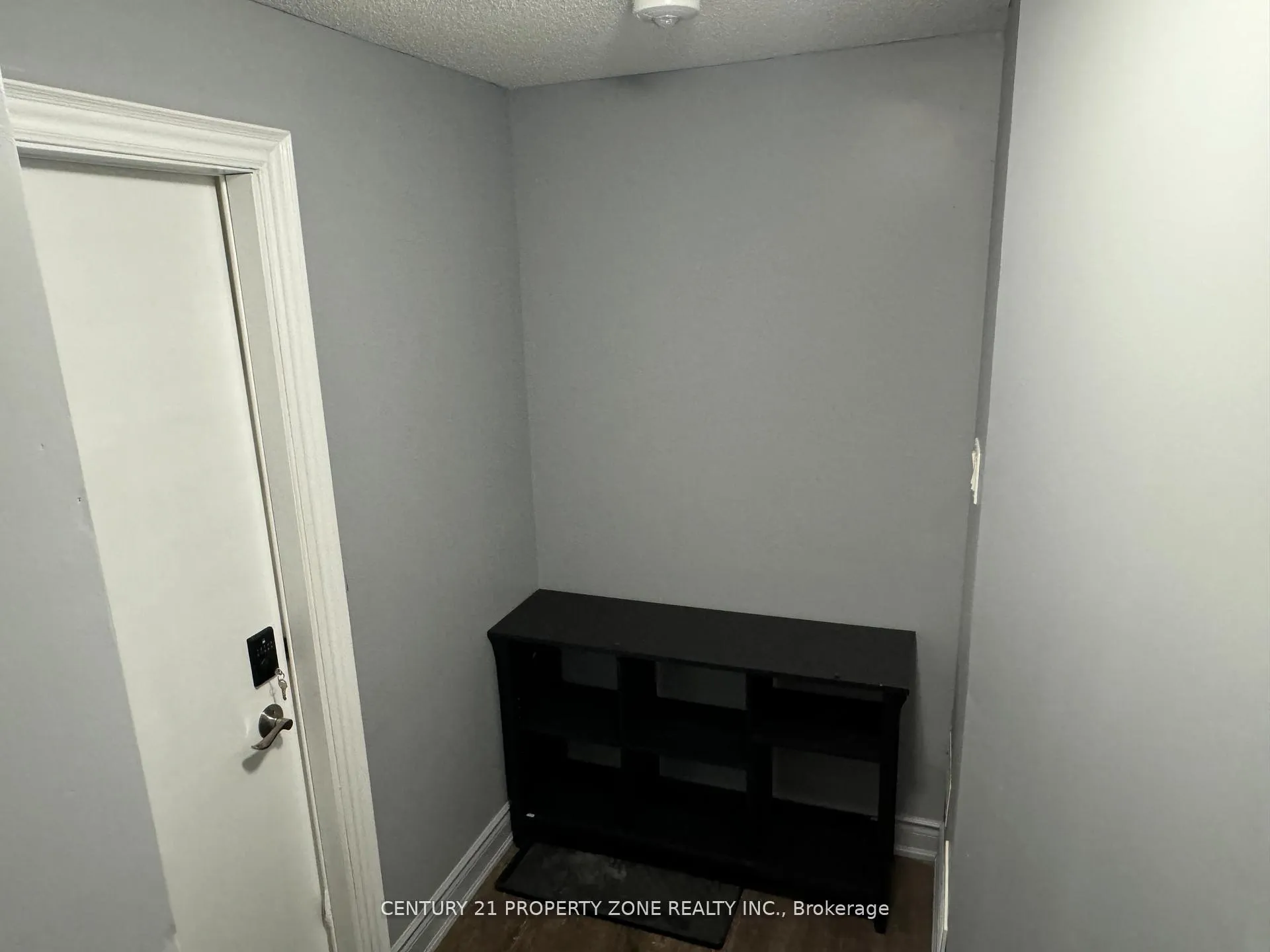 Photo 12 of Unit Bsmt, 23 Royal West Drive, Brampton, Credit Valley — HOMEH