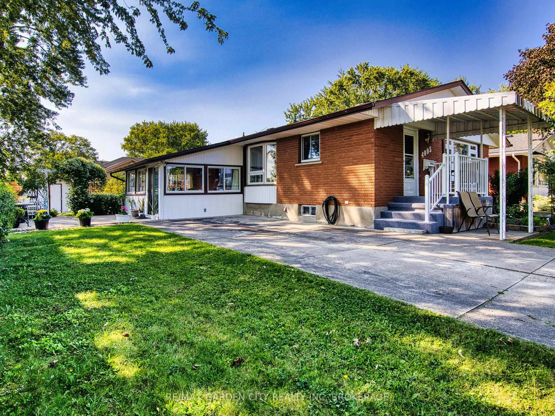 Photo 4 of 4095 Montcalm Crescent, Niagara Falls, Chippawa — HOMEH