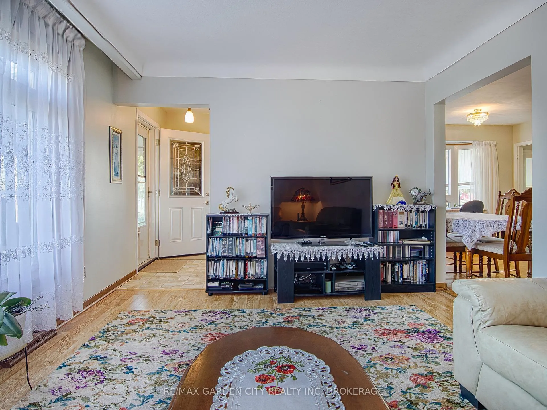Photo 17 of 4095 Montcalm Crescent, Niagara Falls, Chippawa — HOMEH