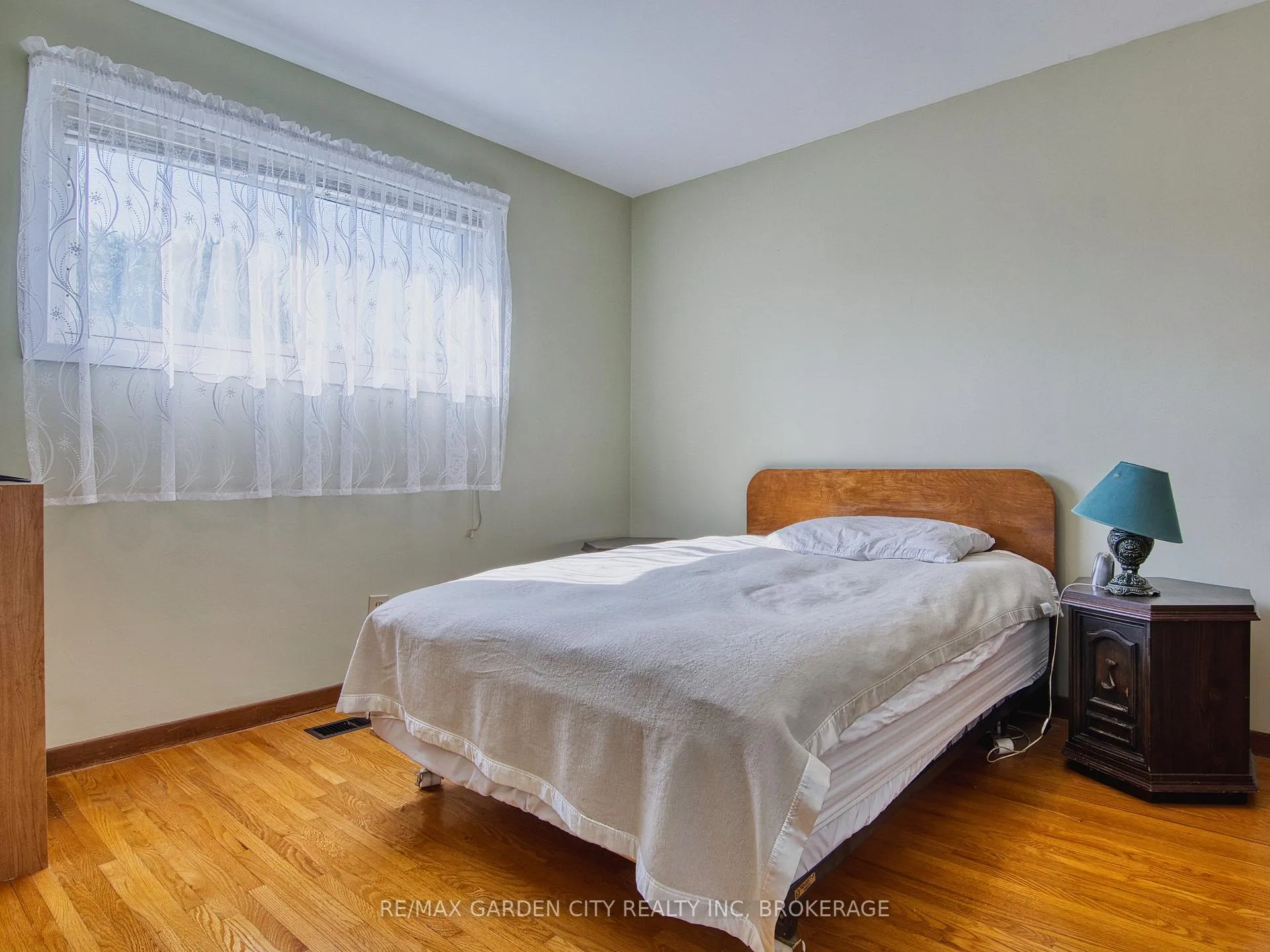 Photo 21 of 4095 Montcalm Crescent, Niagara Falls, Chippawa — HOMEH