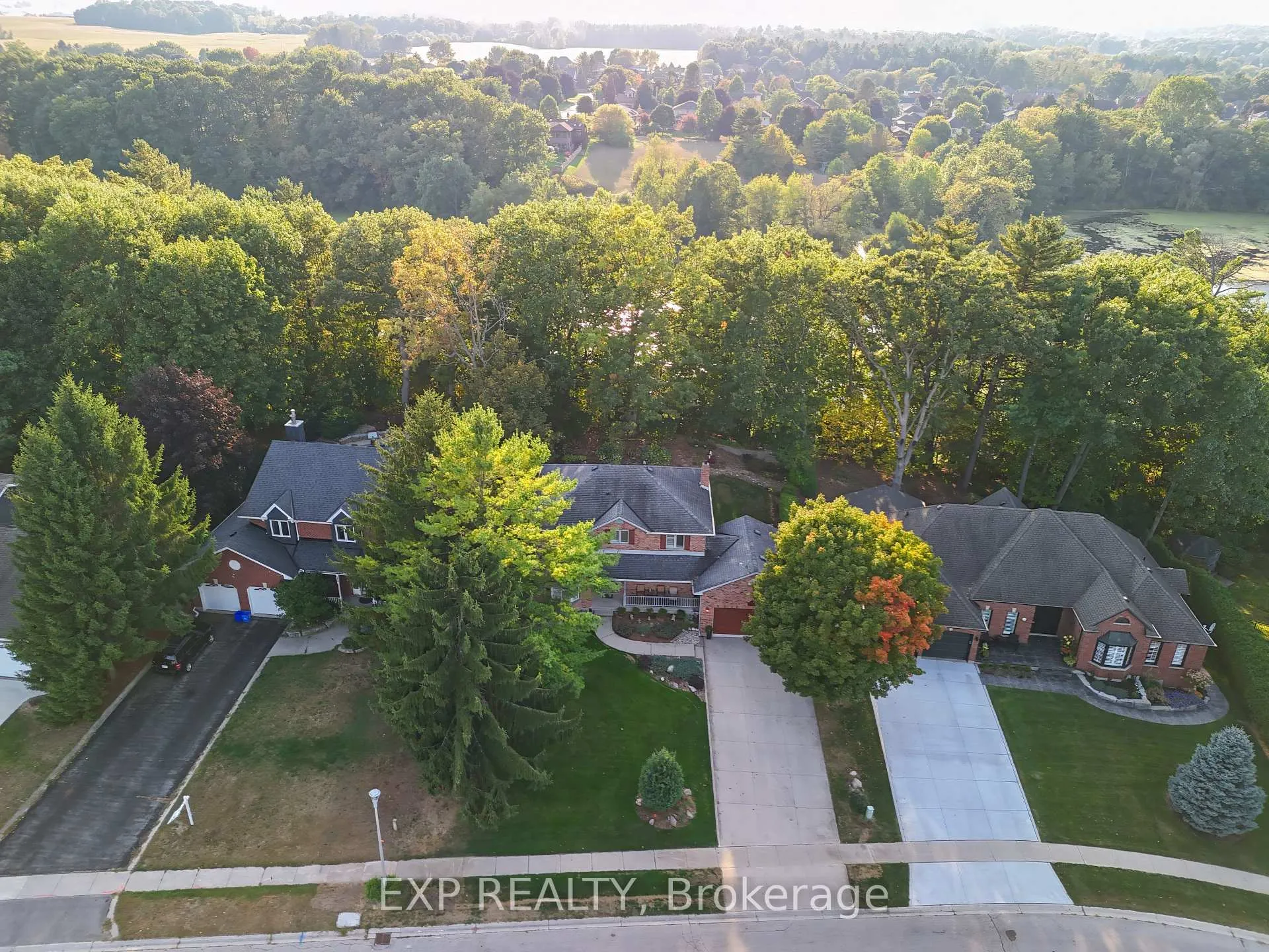 Photo 2 of 122 Parkview Drive, Thames Centre, Dorchester — HOMEH