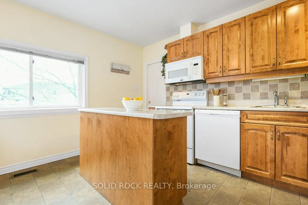 Photo 13 of 146 Elgin Street W, Arnprior — HOMEH