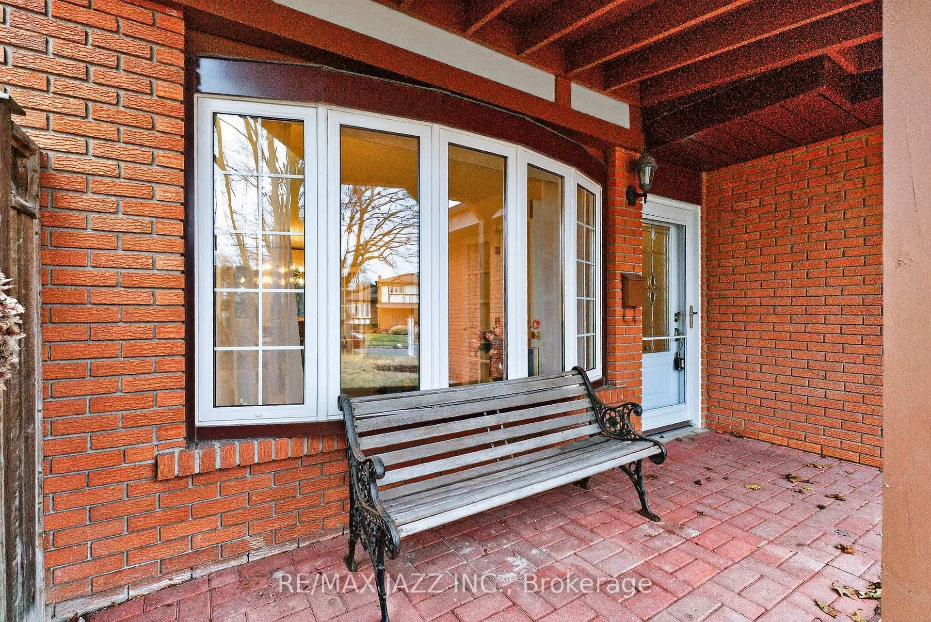 Photo 3 of 53 Oakdale Drive, Oshawa, Donevan — HOMEH