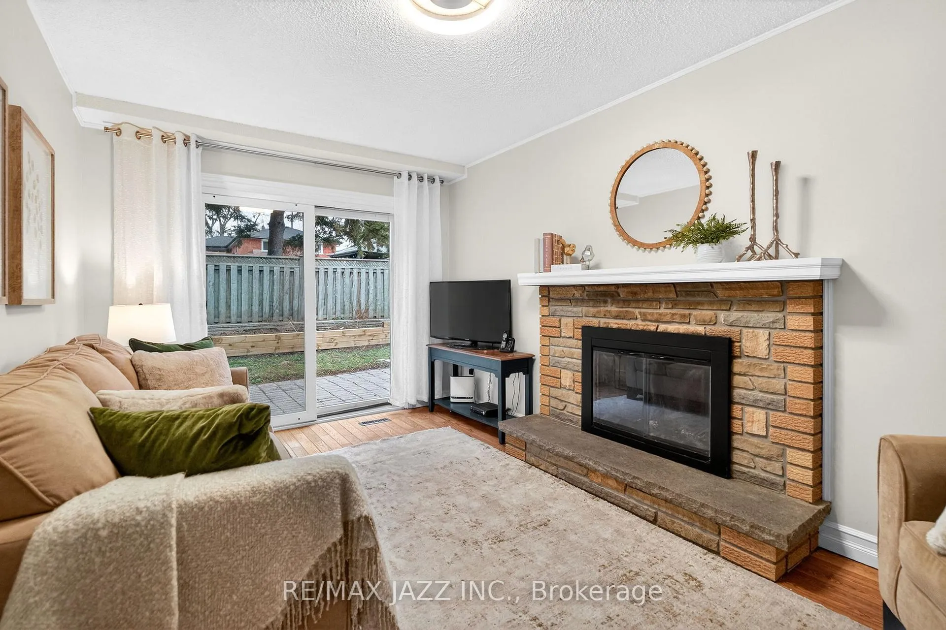 Photo 11 of 53 Oakdale Drive, Oshawa, Donevan — HOMEH