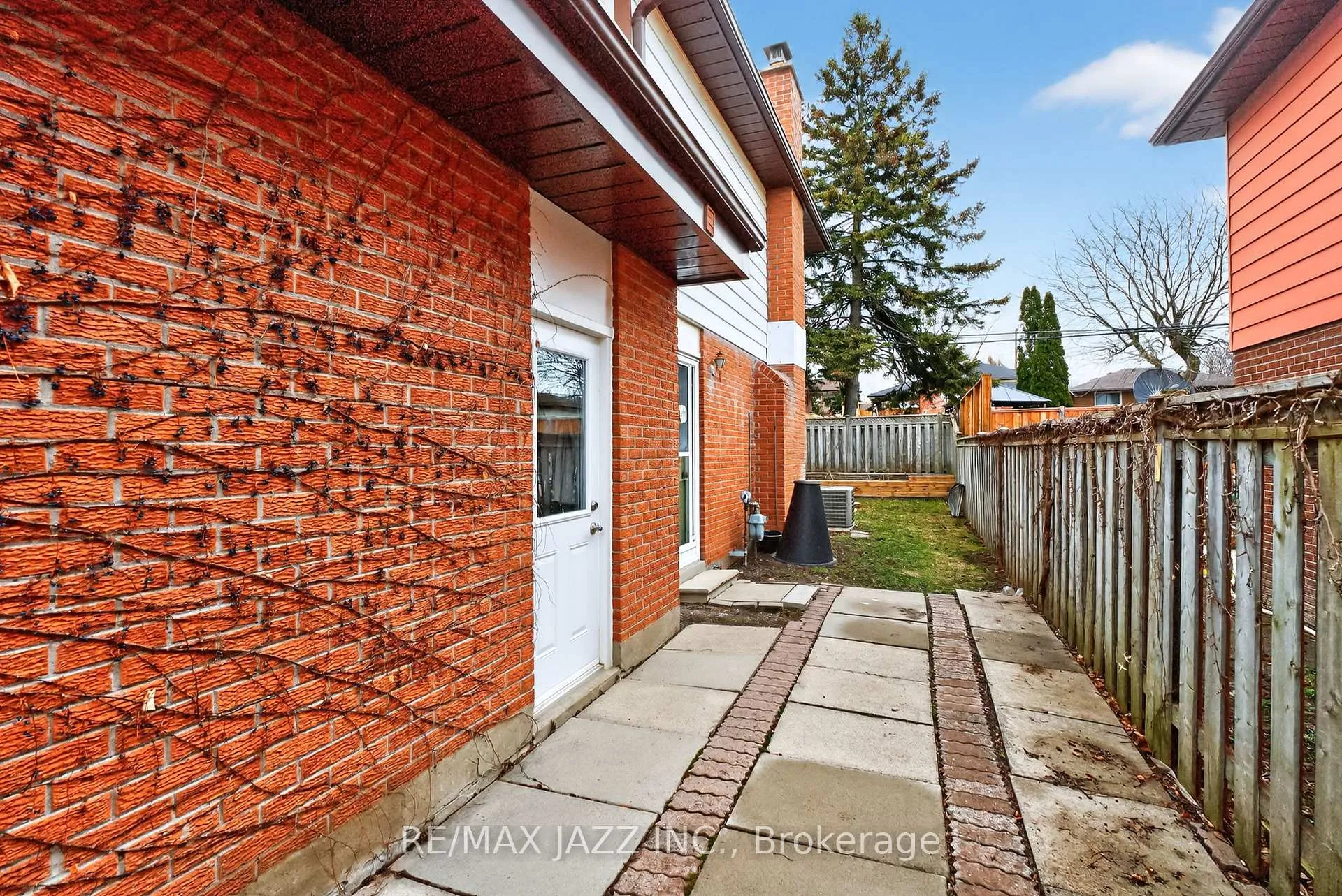 Photo 25 of 53 Oakdale Drive, Oshawa, Donevan — HOMEH