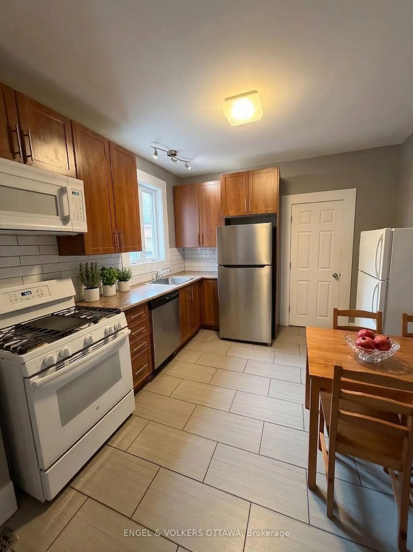 Photo 4 of 330 Fifth Avenue, Ottawa, Glebe — HOMEH