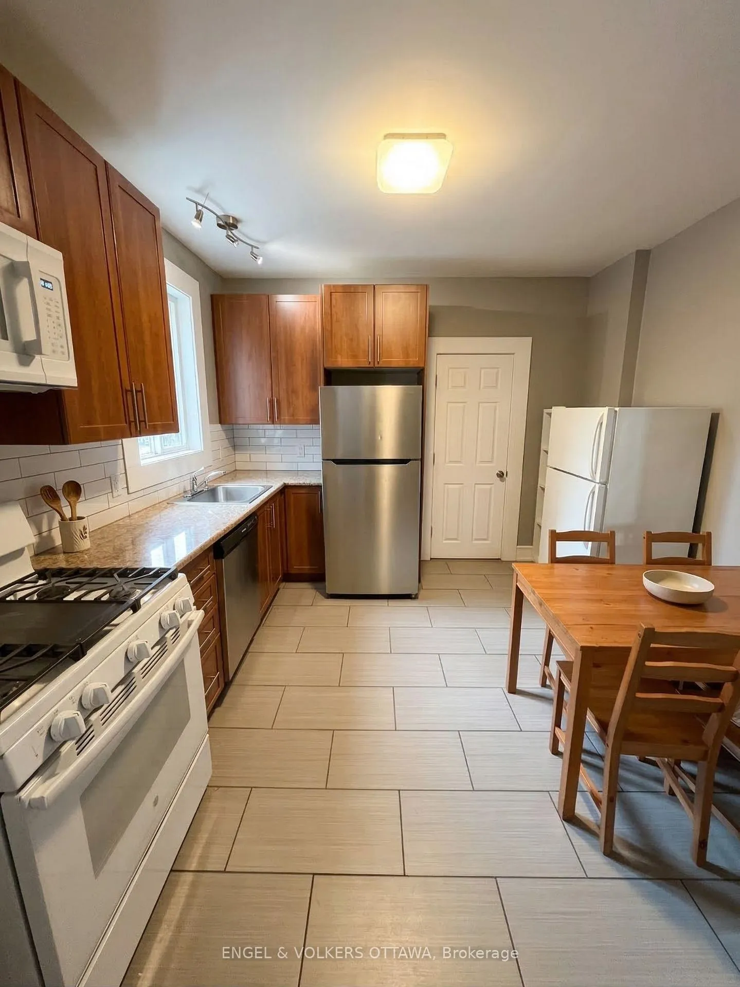 Photo 8 of 330 Fifth Avenue, Ottawa, Glebe — HOMEH