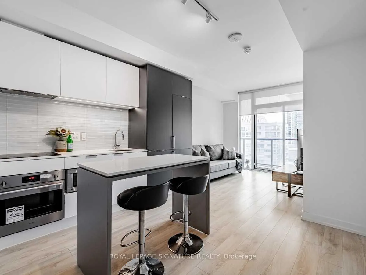 Photo 7 of Unit 707, 33 Helendale Avenue, Toronto, Yonge-Eglinton — HOMEH
