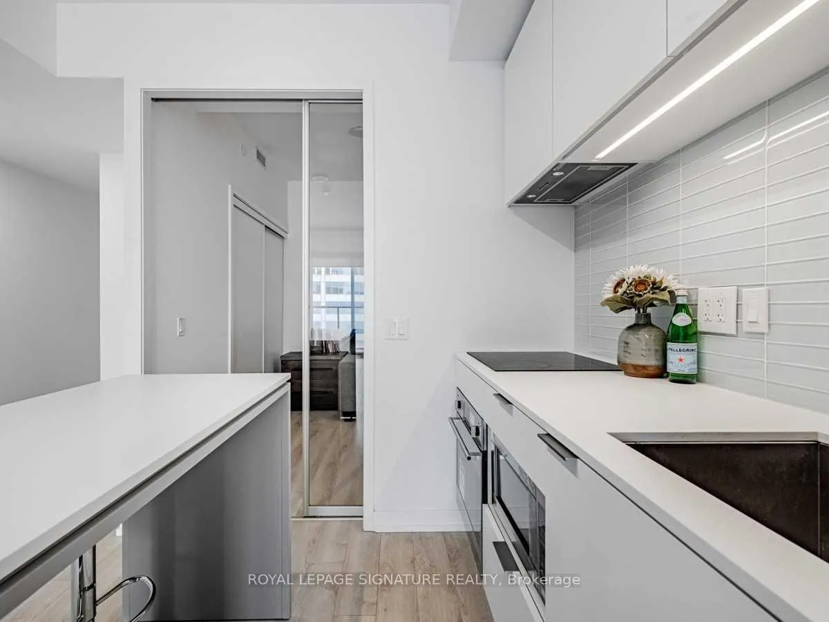 Photo 8 of Unit 707, 33 Helendale Avenue, Toronto, Yonge-Eglinton — HOMEH