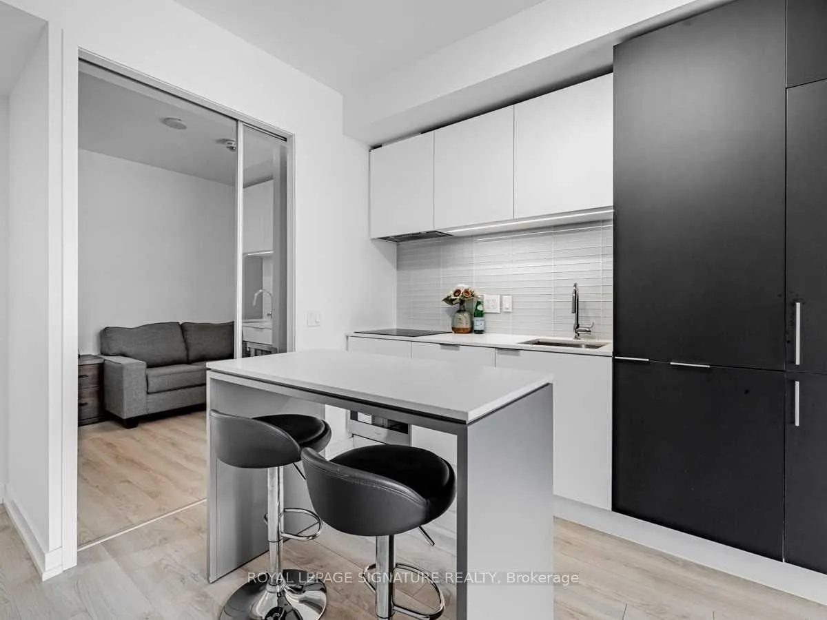 Photo 9 of Unit 707, 33 Helendale Avenue, Toronto, Yonge-Eglinton — HOMEH
