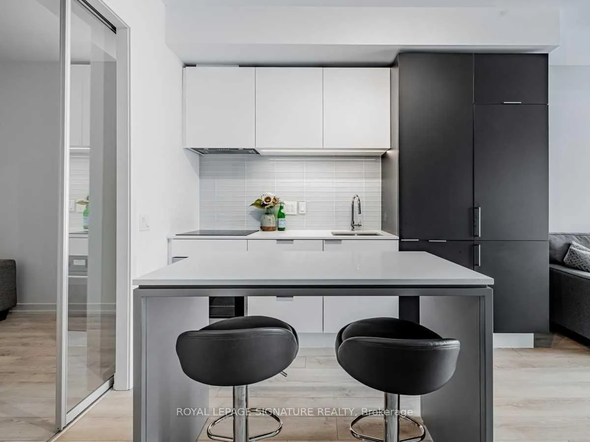 Photo 10 of Unit 707, 33 Helendale Avenue, Toronto, Yonge-Eglinton — HOMEH