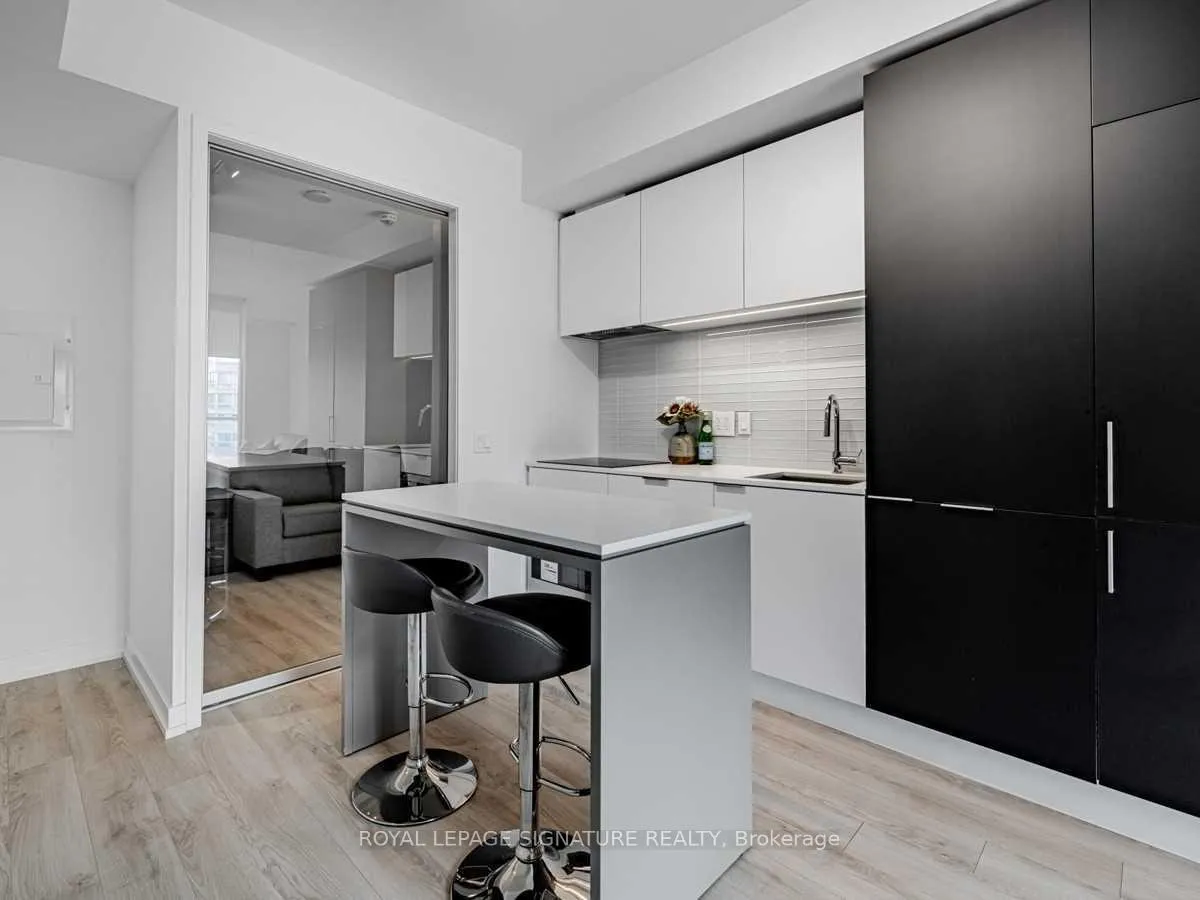 Photo 12 of Unit 707, 33 Helendale Avenue, Toronto, Yonge-Eglinton — HOMEH
