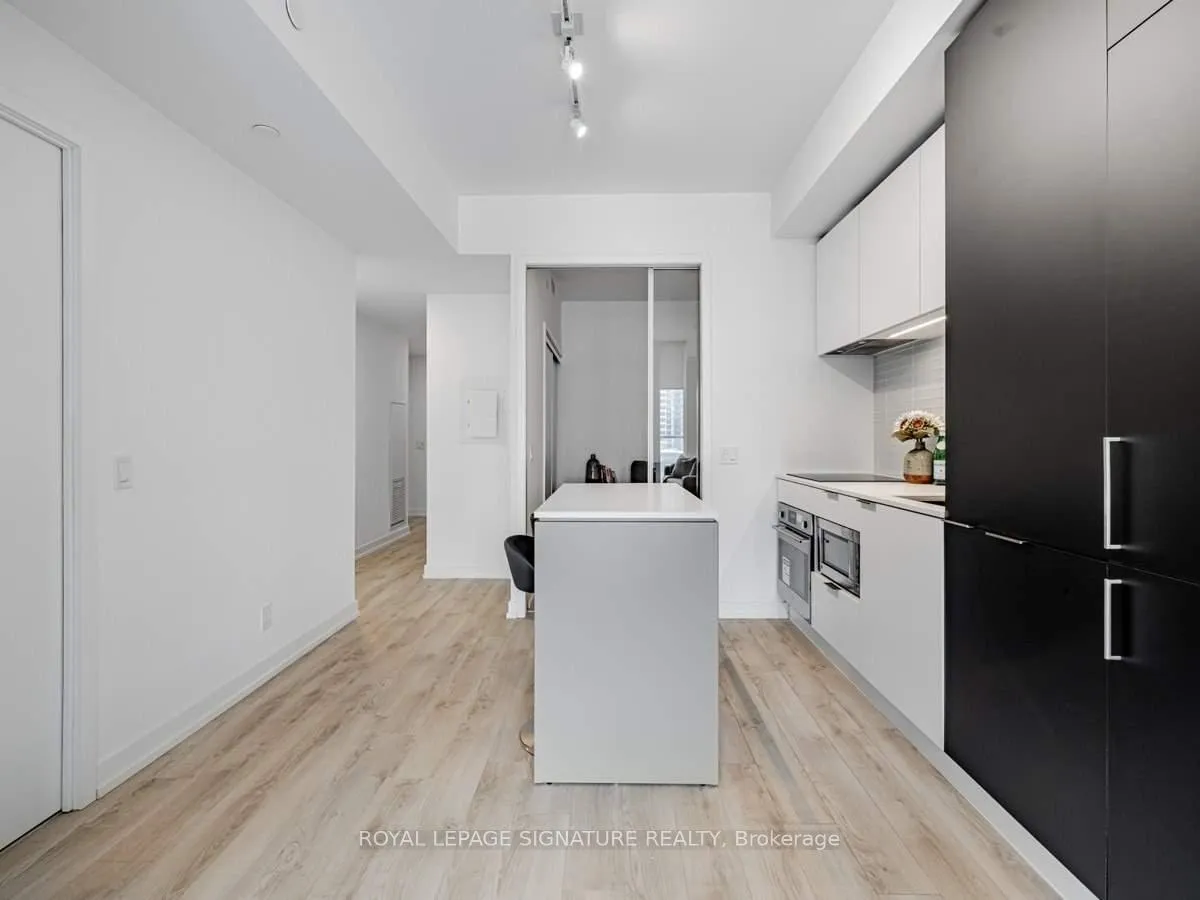 Photo 14 of Unit 707, 33 Helendale Avenue, Toronto, Yonge-Eglinton — HOMEH