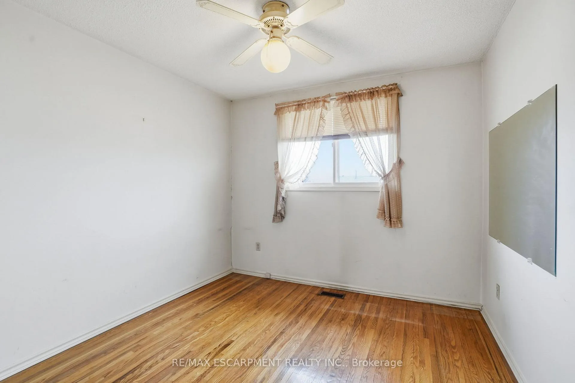 Photo 11 of 53 Sherry Lane Drive, Hamilton, Vincent — HOMEH
