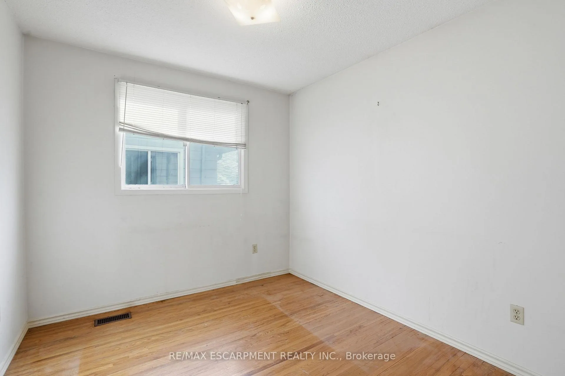 Photo 12 of 53 Sherry Lane Drive, Hamilton, Vincent — HOMEH