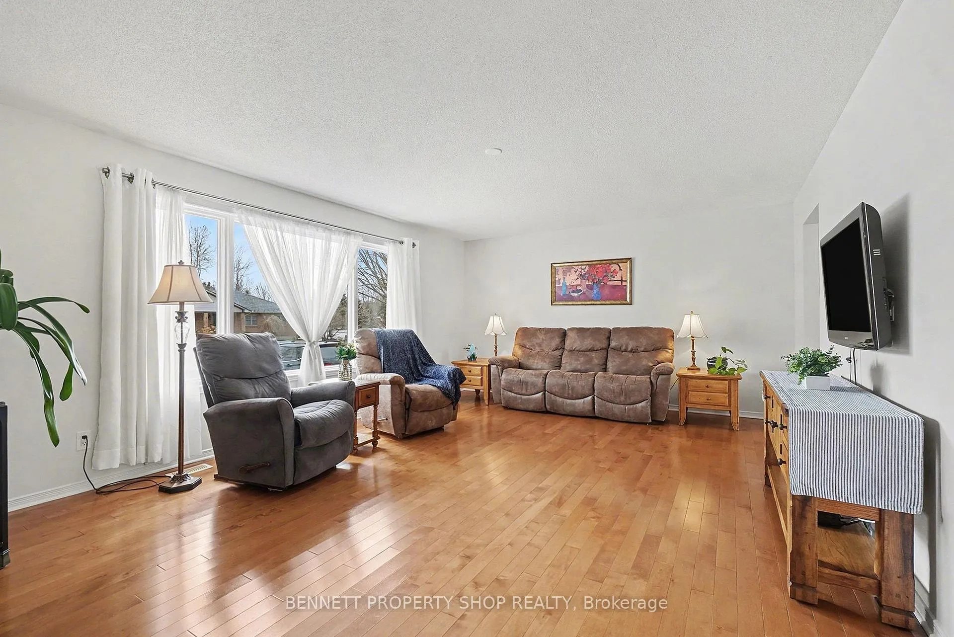 Photo 3 of 1262 Rousseau Crescent, Ottawa, Greely — HOMEH