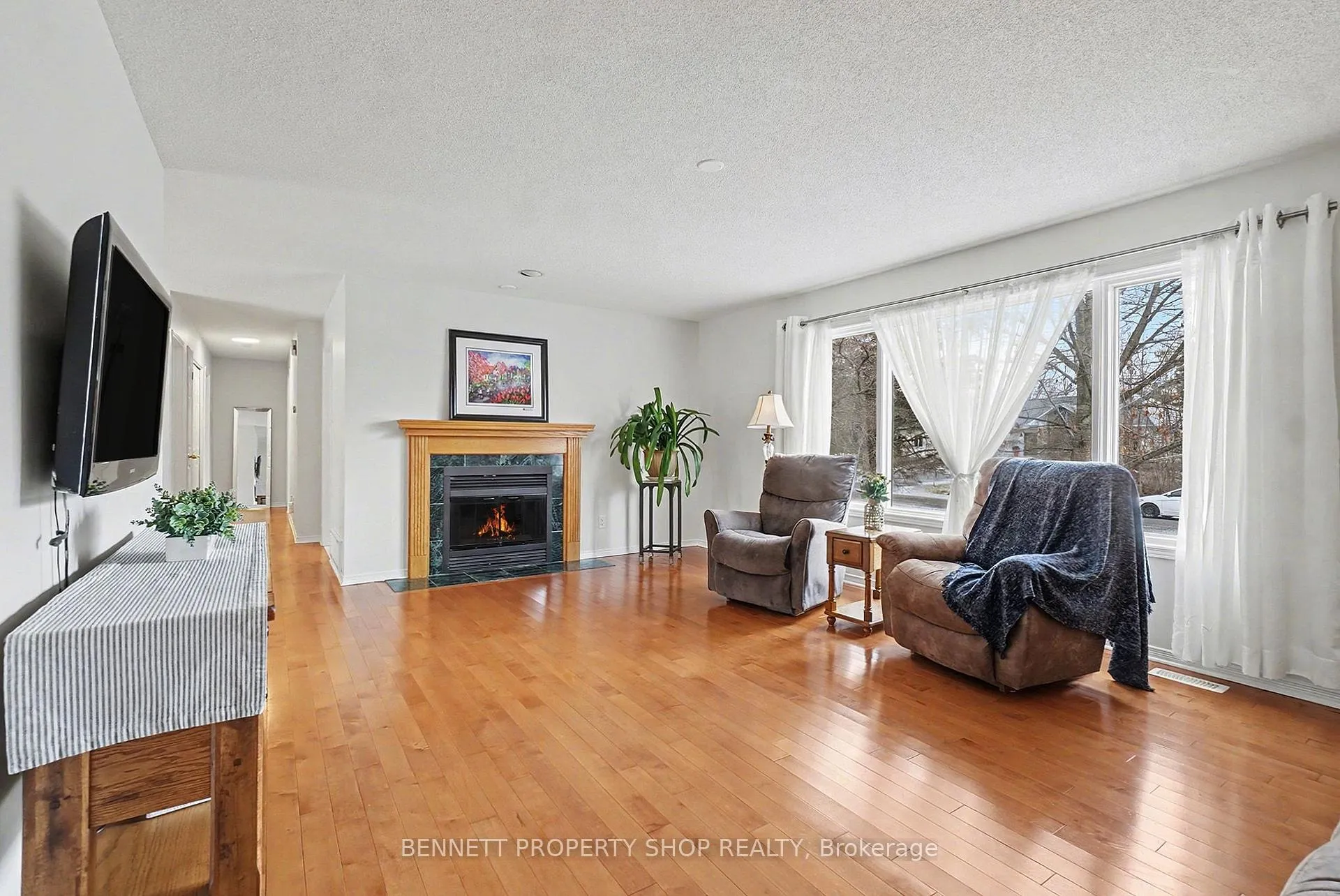 Photo 4 of 1262 Rousseau Crescent, Ottawa, Greely — HOMEH
