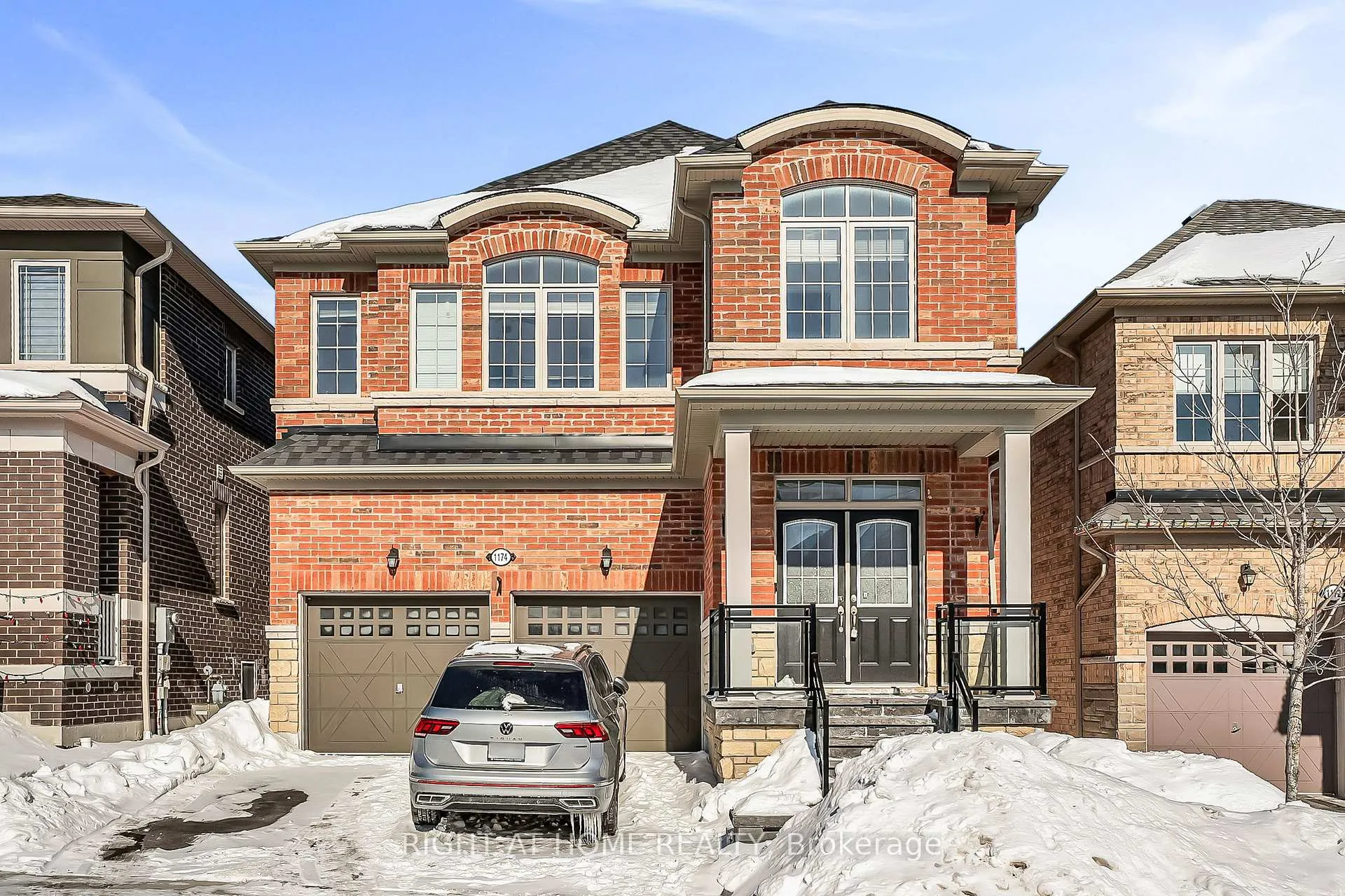 Photo 2 of 1174 Sepia Square, Pickering, Rural Pickering — HOMEH