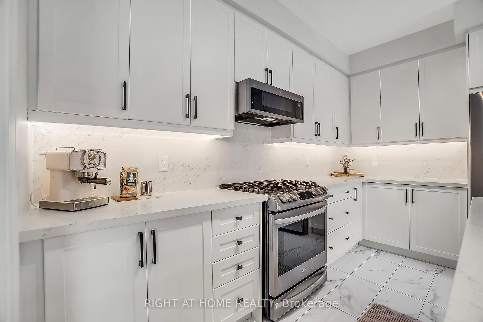 Photo 17 of 1174 Sepia Square, Pickering, Rural Pickering — HOMEH