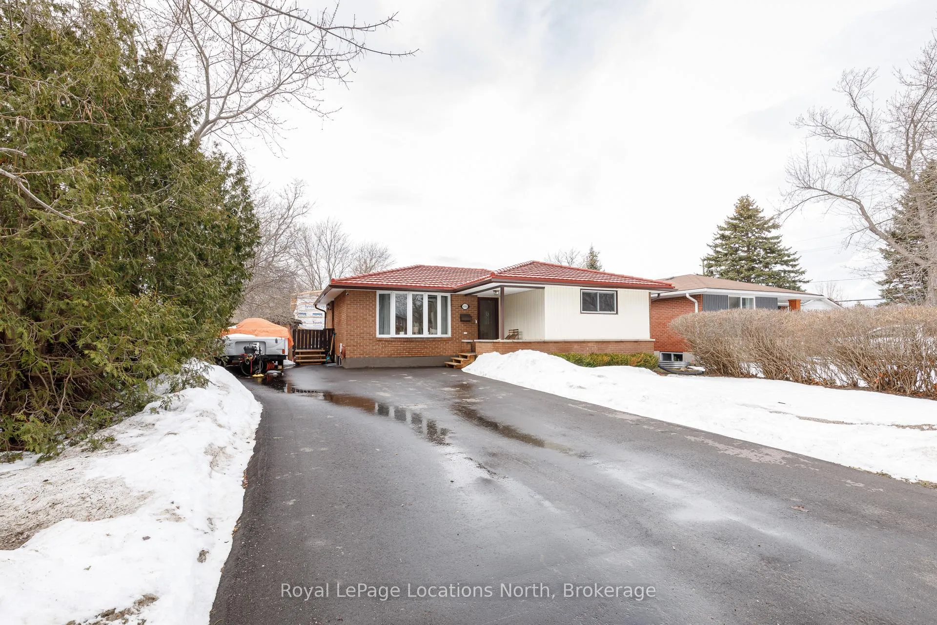 Photo 2 of 498 Spruce Street, Collingwood — HOMEH