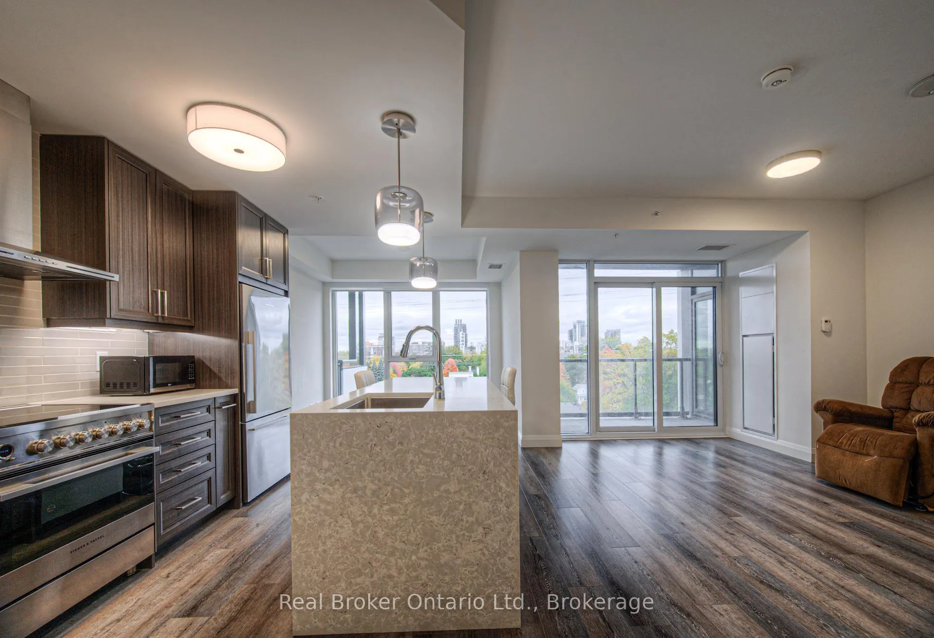 Photo 4 of Unit 705, 500 Brock Avenue, Burlington, Brant — HOMEH