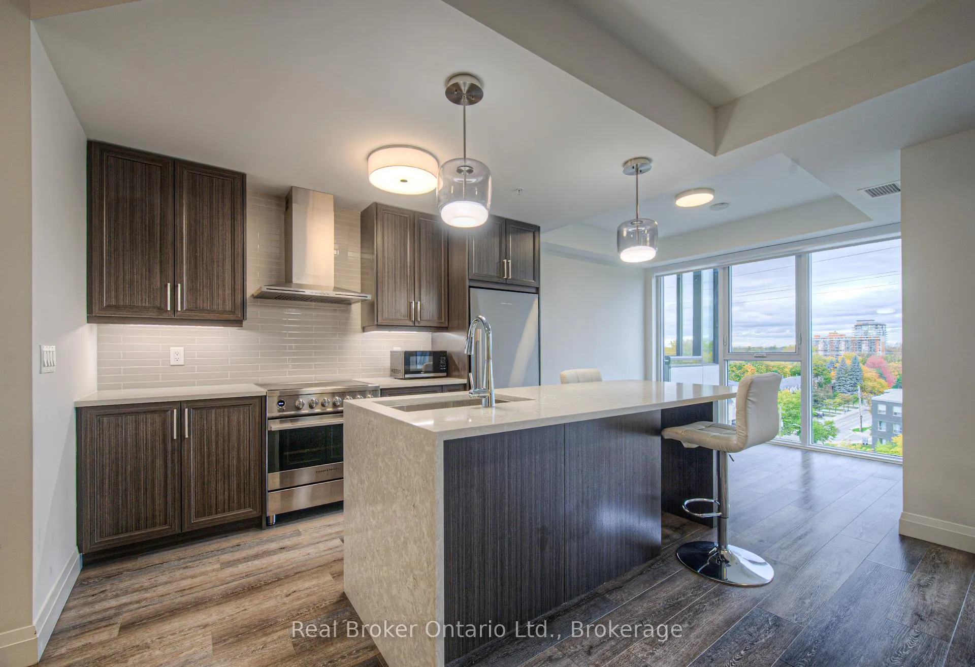 Photo 5 of Unit 705, 500 Brock Avenue, Burlington, Brant — HOMEH