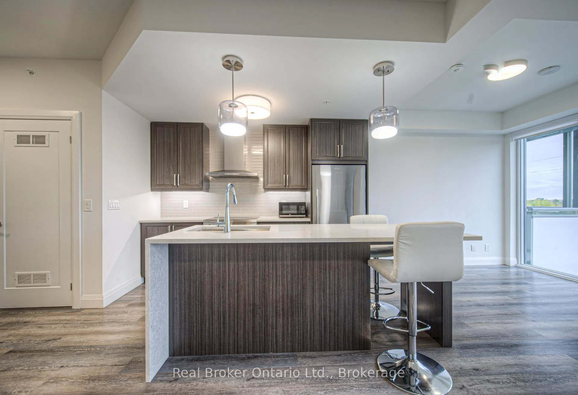 Photo 6 of Unit 705, 500 Brock Avenue, Burlington, Brant — HOMEH
