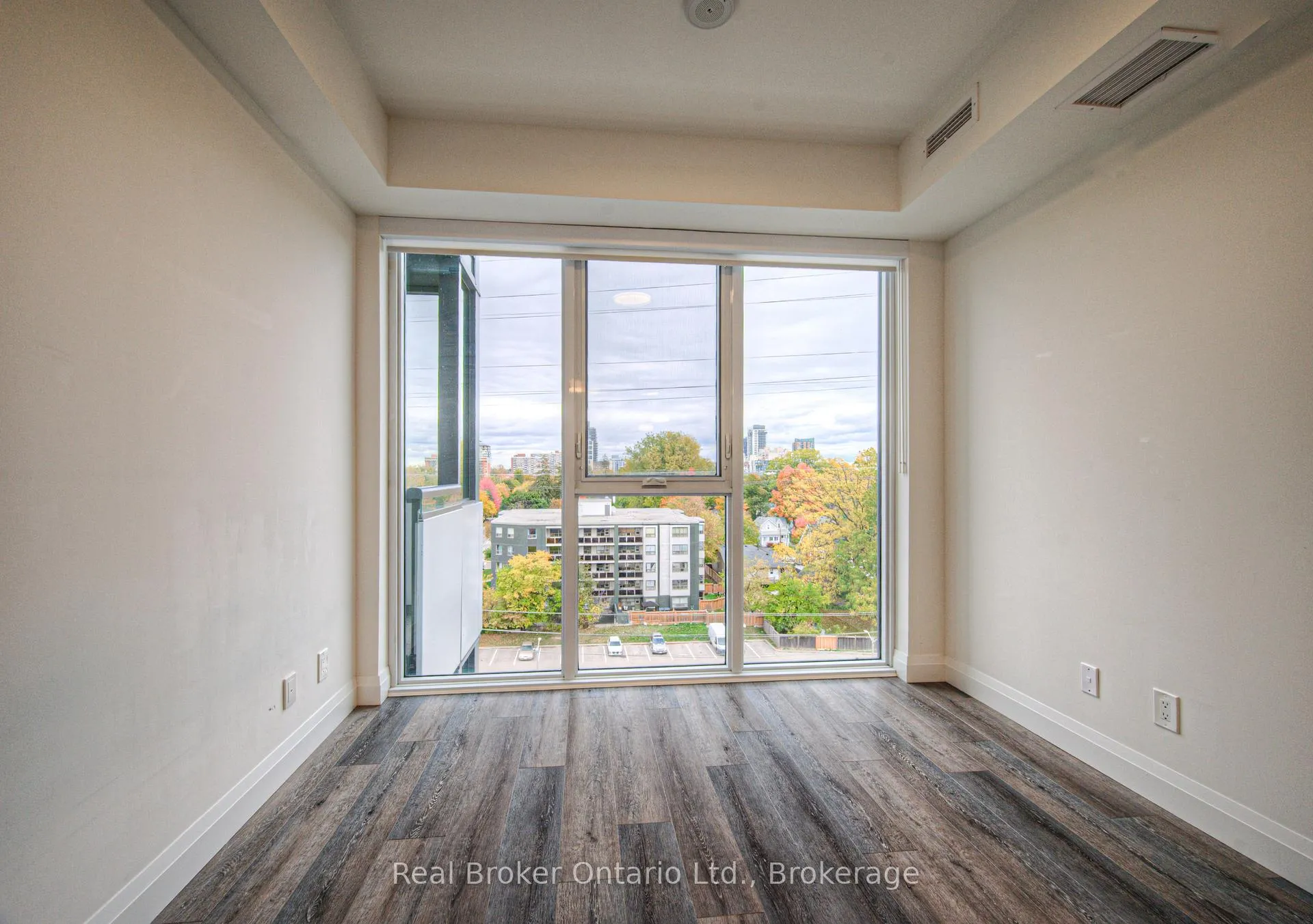 Photo 12 of Unit 705, 500 Brock Avenue, Burlington, Brant — HOMEH